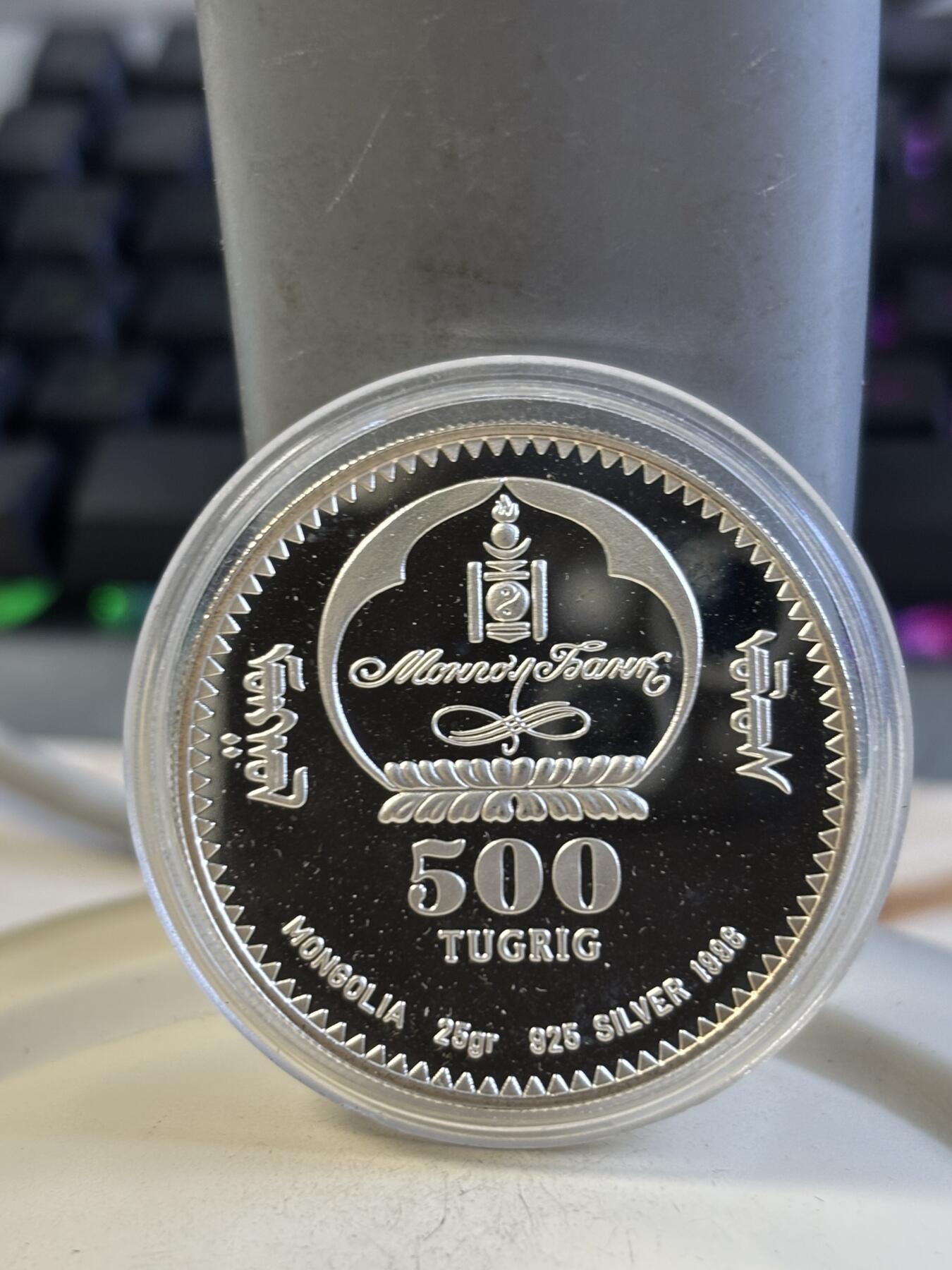 第195期拍卖 蒙古1996年珍稀动物系列鸟类彩色银币,925银，25克，有氧化