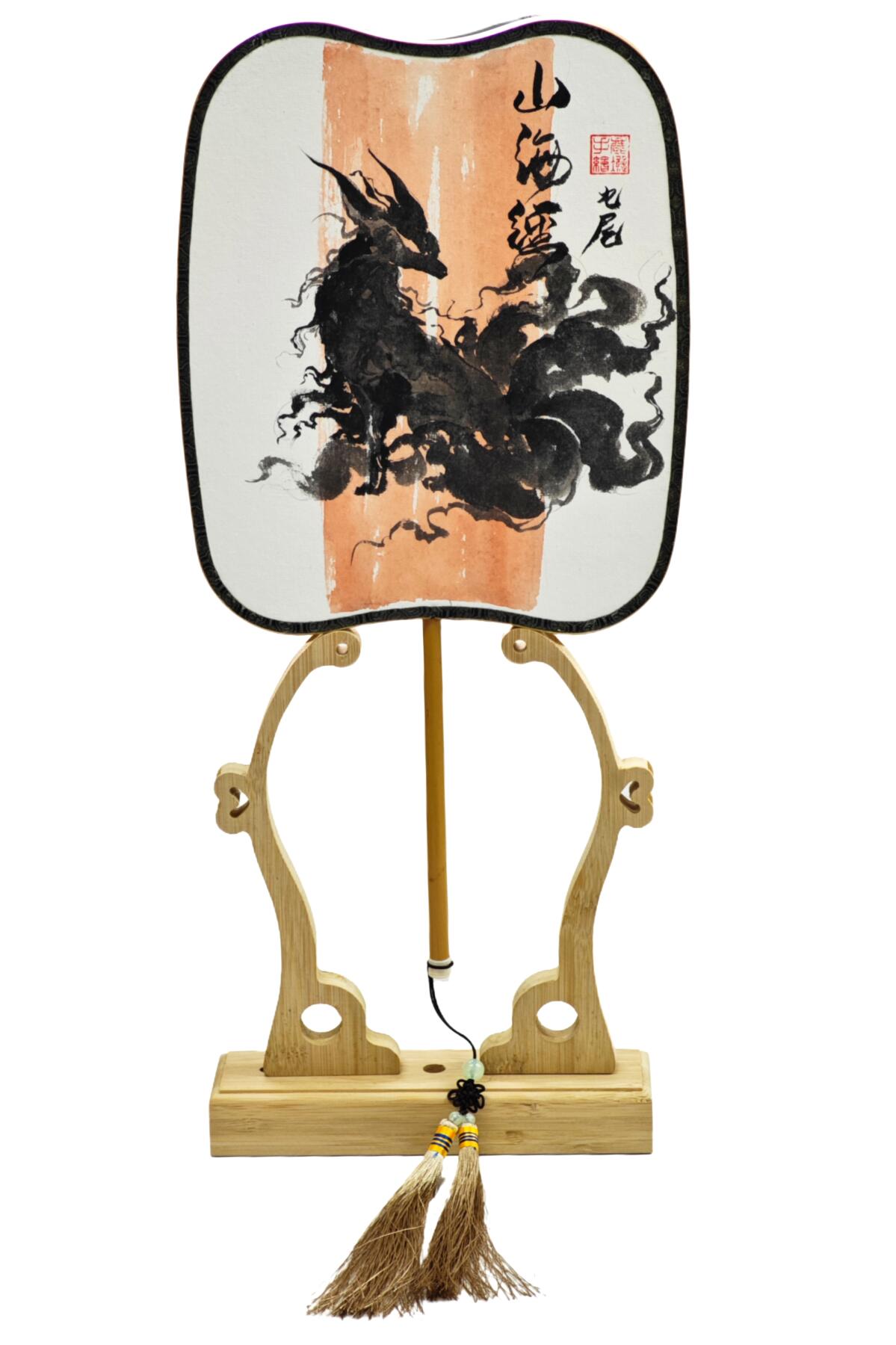 白泽拍卖卡牌手绘专场第34期（花朝去了又春分 草如茵 柳烟新） 2026 鹿凝手绘海棠扇 熟宣 双面绘 山海经 九尾狐 扇面：21.5cm*26cm 扇柄17cm 有扇架/扇盒  鹿凝钤印