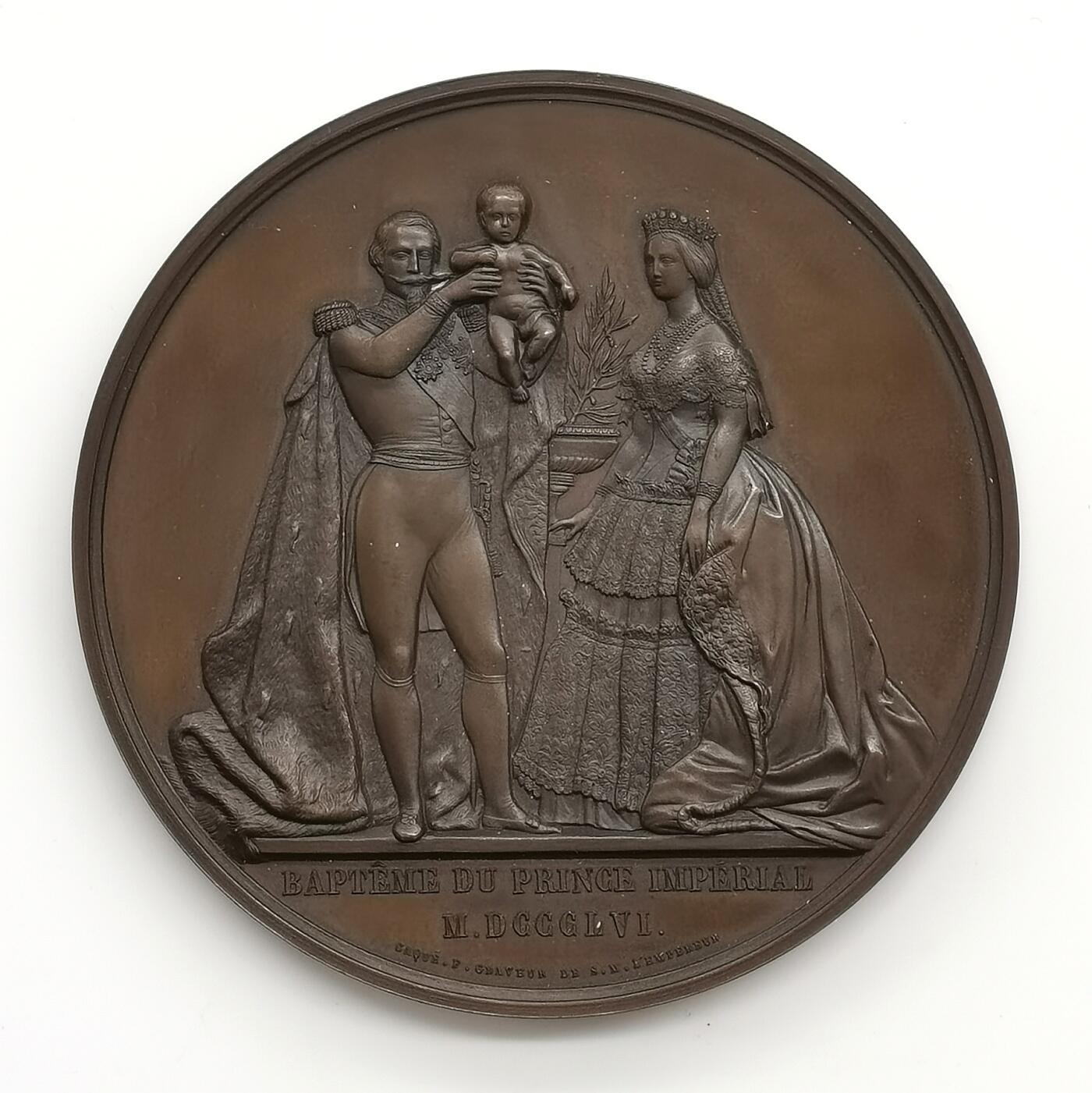 博洋堂“芳菲春韵”3月精品大拍专场暨第166期（全场包邮） 法国1856年拿破仑三世夫妇抱皇太子洗礼纪念章，铜银一对，原盒好品，直径69mm，原铸边铭，超高浮雕，难得一见
