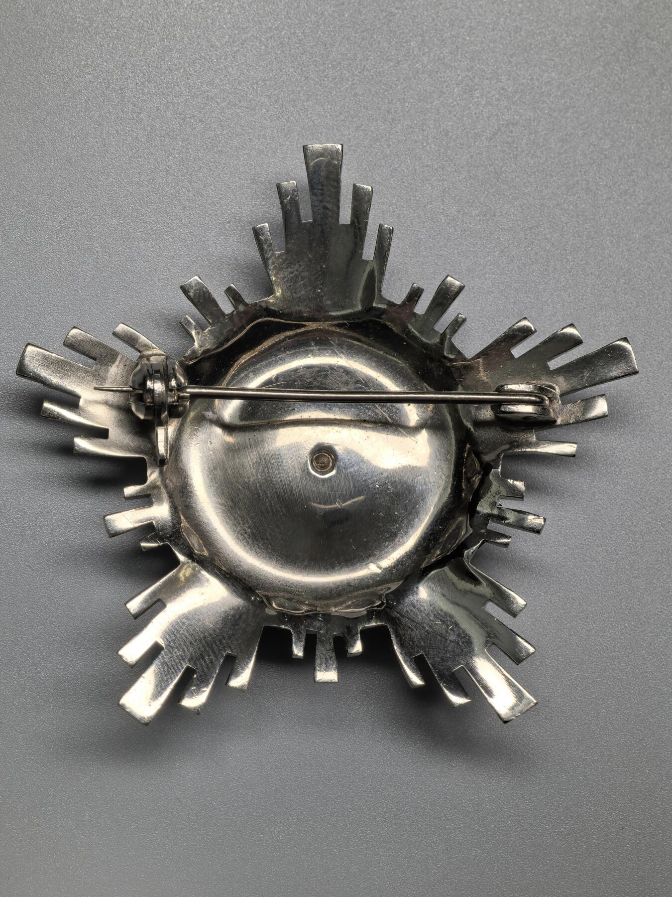 小驴勋章奖章收藏3月28日周六晚六点拍卖（珍爱和平，收藏战争，铭记历史，勿忘国耻，忠党爱国。有偿代拍，送拍规则在简介最后，参拍须阅读规则后再参拍，关系到运费包装发货时效真假辨别等关键信息，拍卖时不再发原图，看大图店主微信码在拍卖店铺介绍里）