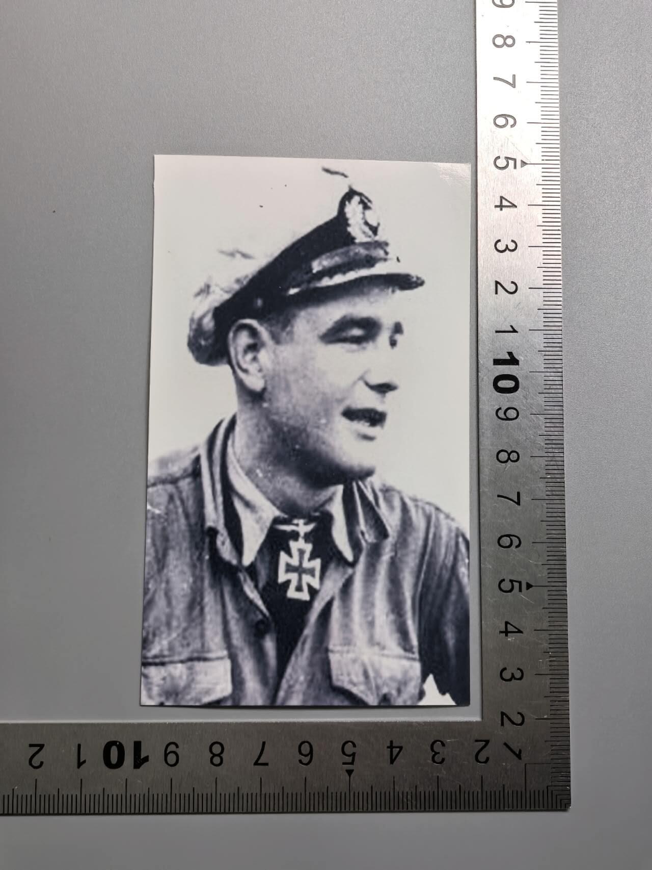 小驴勋章奖章收藏3月28日周六晚六点拍卖（珍爱和平，收藏战争，铭记历史，勿忘国耻，忠党爱国。有偿代拍，送拍规则在简介最后，参拍须阅读规则后再参拍，关系到运费包装发货时效真假辨别等关键信息，拍卖时不再发原图，看大图店主微信码在拍卖店铺介绍里） 海军骑士战后签名照片