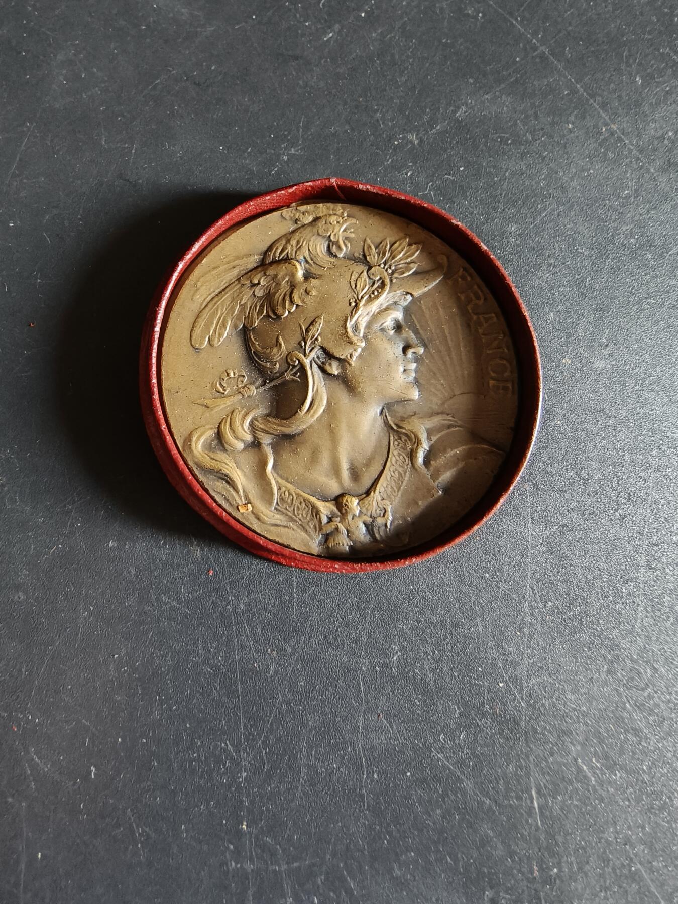 老王徽章第190期 法国中央工会委员会大铜章     原盒    公鸡头玛丽安娜     直径42mm     重量30g