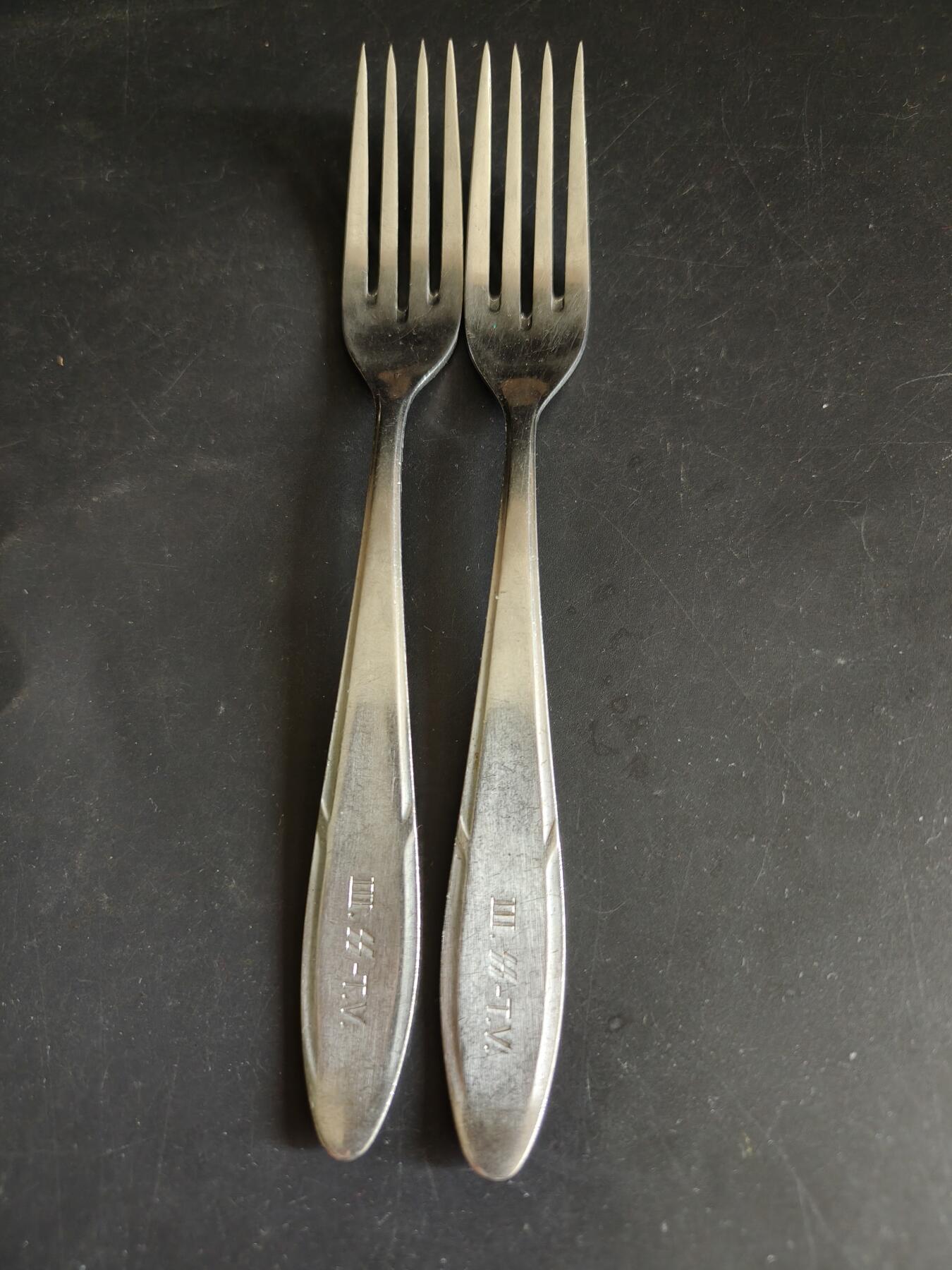 老王徽章第190期 德三SS不锈钢餐叉一组     带厂标     长度约20cm      重量76.7g