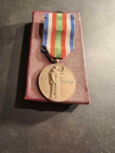 老王徽章第190期 - 法国铜级铁路工人服务组织纪念章    带纸盒