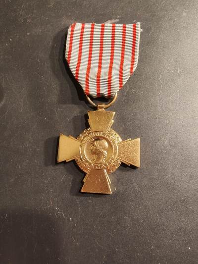 老王徽章第190期 - 法国战斗十字奖章