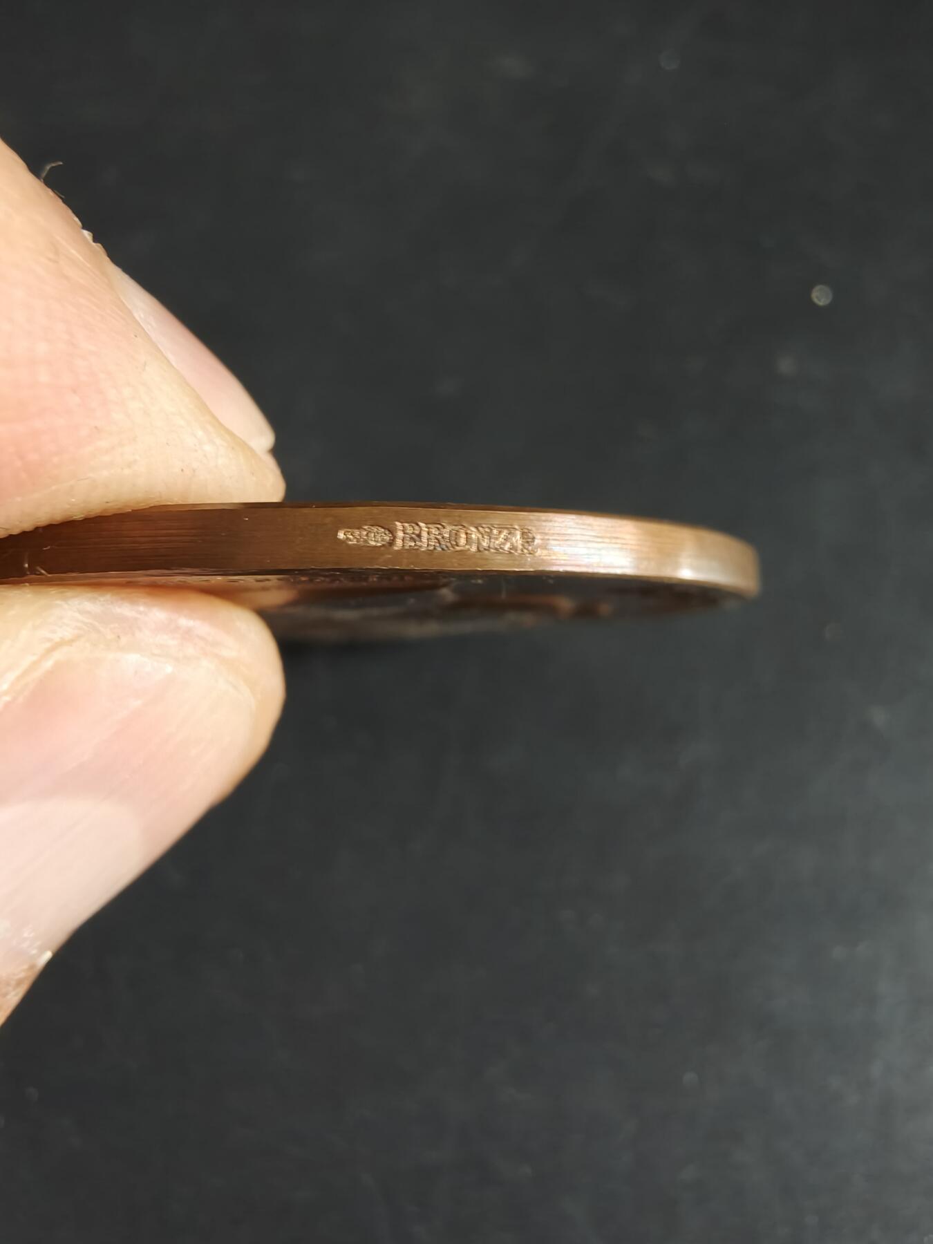 老王徽章第190期 法国工业部1888年工业博览会大铜章     原盒   墨丘利造型     盒子扣不紧      直径50mm      重量53.9g