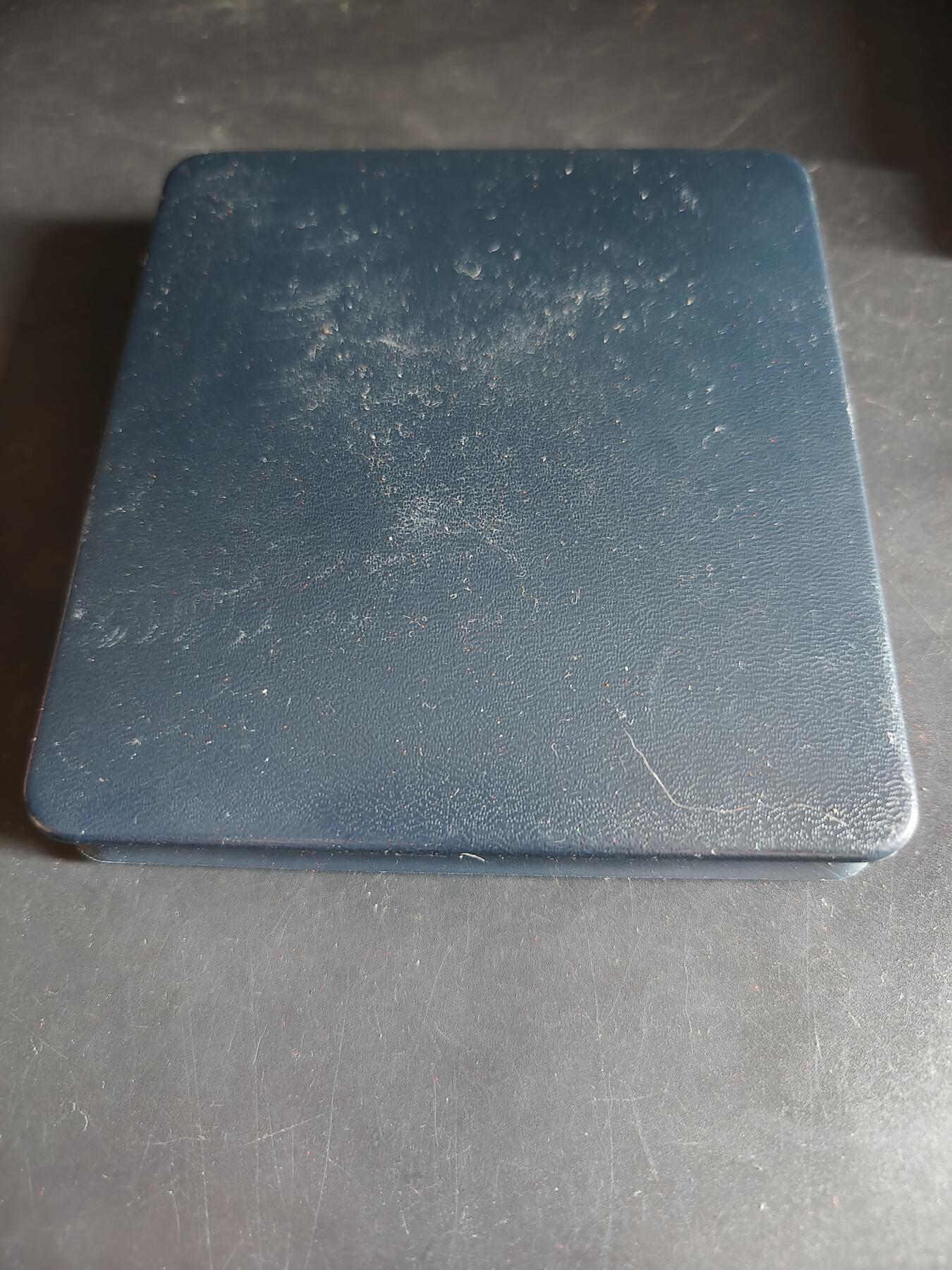 老王徽章第190期 法国罗伯特拉丰特出版社海军探险家雅克·库斯托纪念章 原盒 直径90mm  重量215.5g