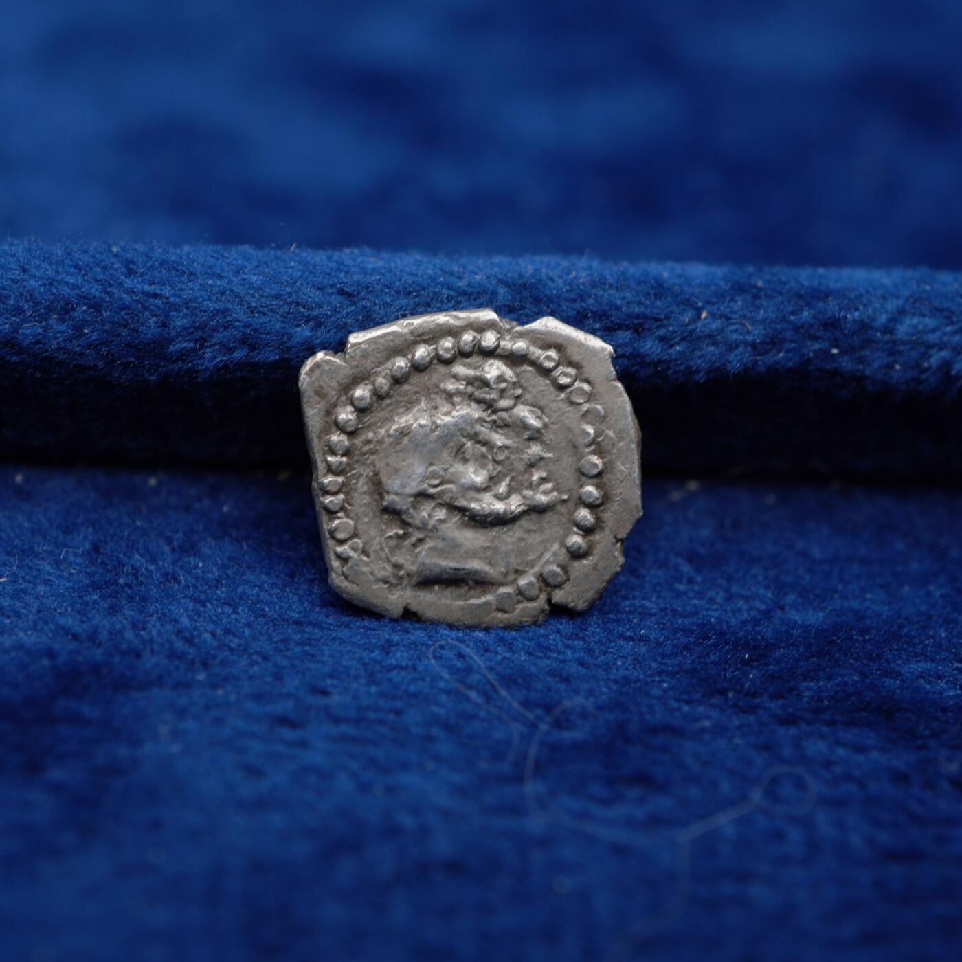 琋语集藏2026年04月欧洲古典打制币拍卖 古希腊拉科尼亚地区-拉兰达城（laranda）狼与双人头像奥波银币