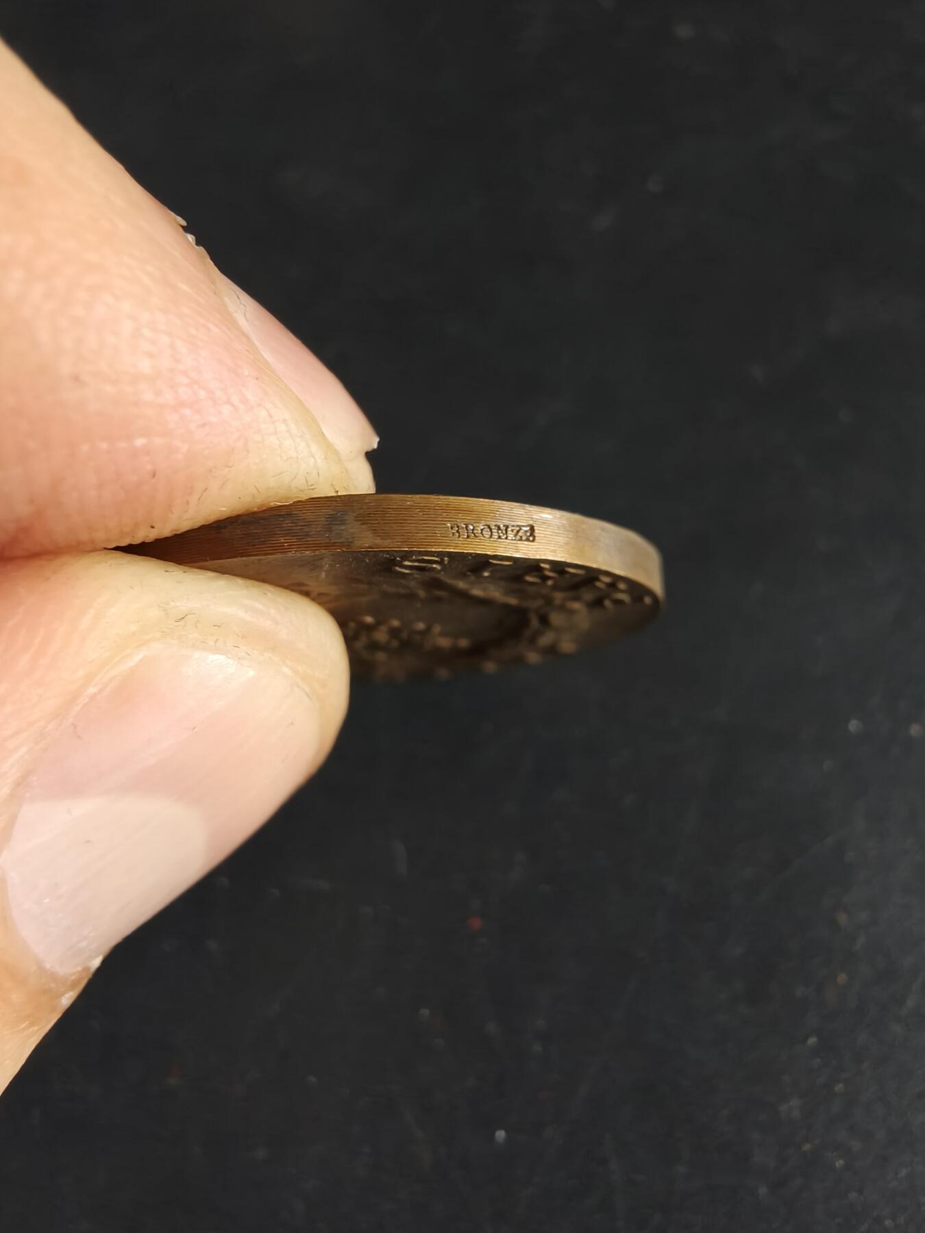 老王徽章第190期 法国丽嘉德尼尔百货公司成立100周年大铜章      原盒     直径33mm     重量15.3g