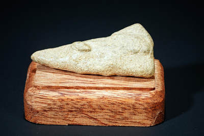 上海都达杂项专场六十九【全场包邮】 - 和田玉原石随型摆件连座94-137