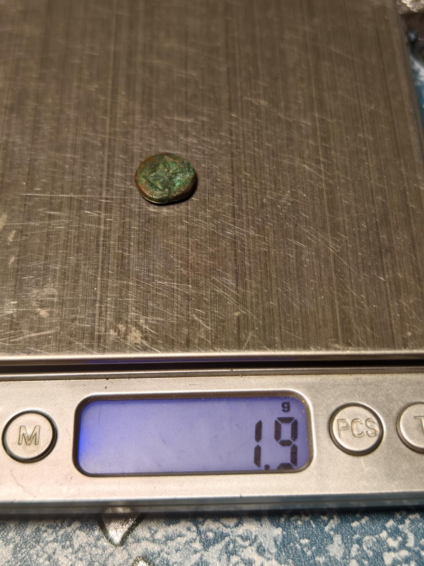 抚柳草堂-第二十期章牌钱币  奖章勋章免佣最后一期 满百包邮 放漏专场 三佛齐王国末期至满者伯夷王国早期打制小银币 1.9g重 正面有檀香花徽记，背面爪哇岛文，面值1 Unit或称Masa