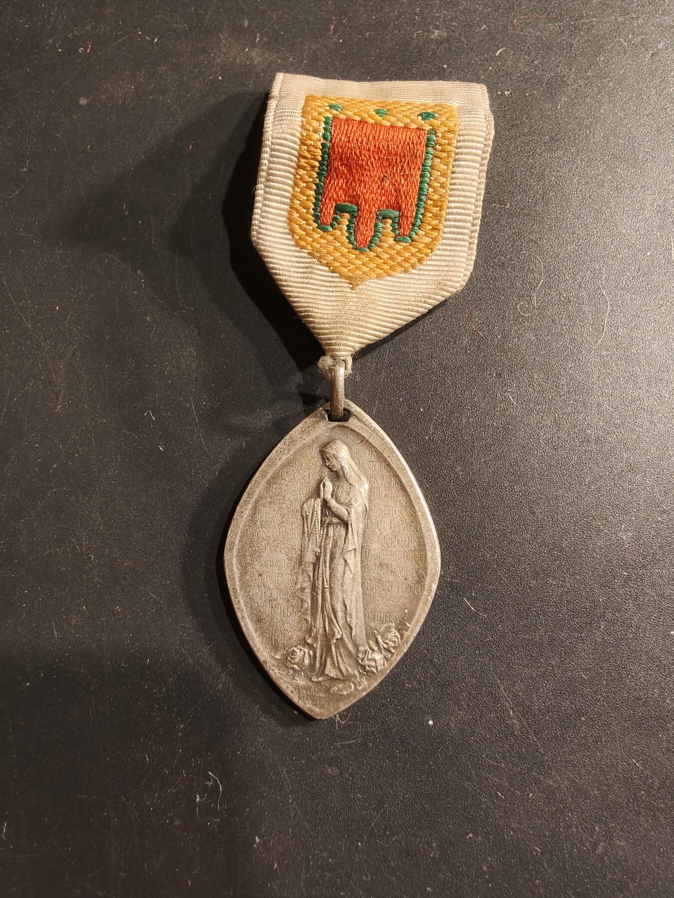 老王徽章第190期 法国卢尔德圣母纪念章