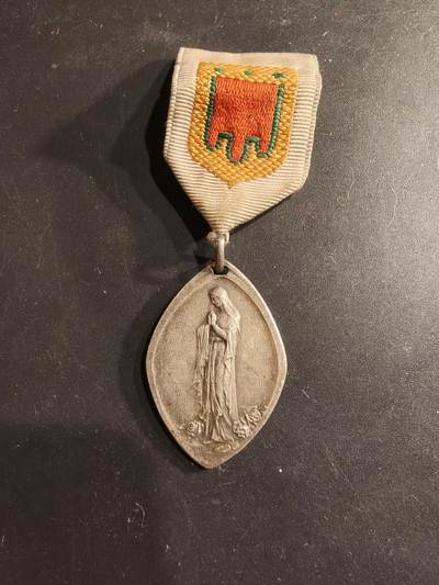 老王徽章第190期 - 法国卢尔德圣母纪念章