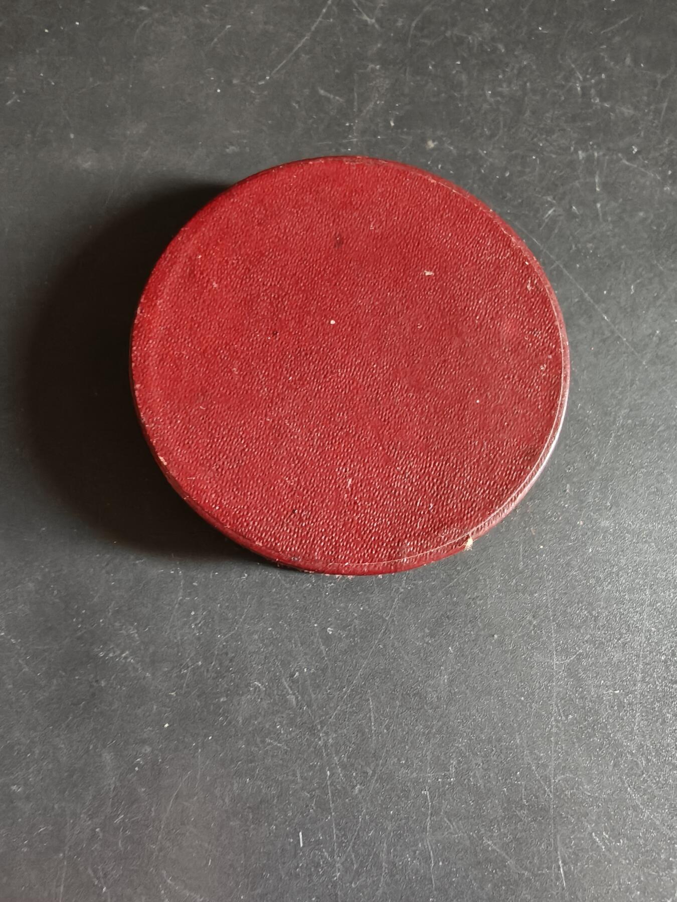 老王徽章第190期 法国国家射击协会铜奖章     原盒      直径50mm     重量51.6g