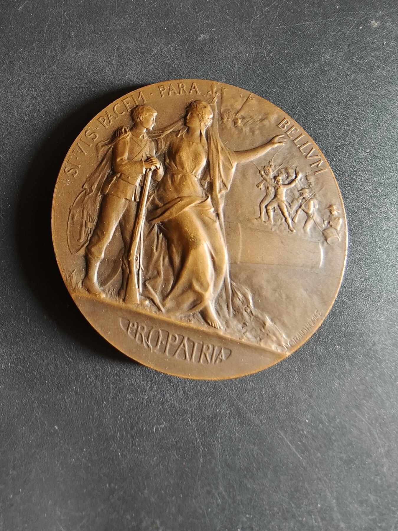 老王徽章第190期 法国战争部战争准备大铜章     原盒    盒子扣不严     直径50mm     重量66g