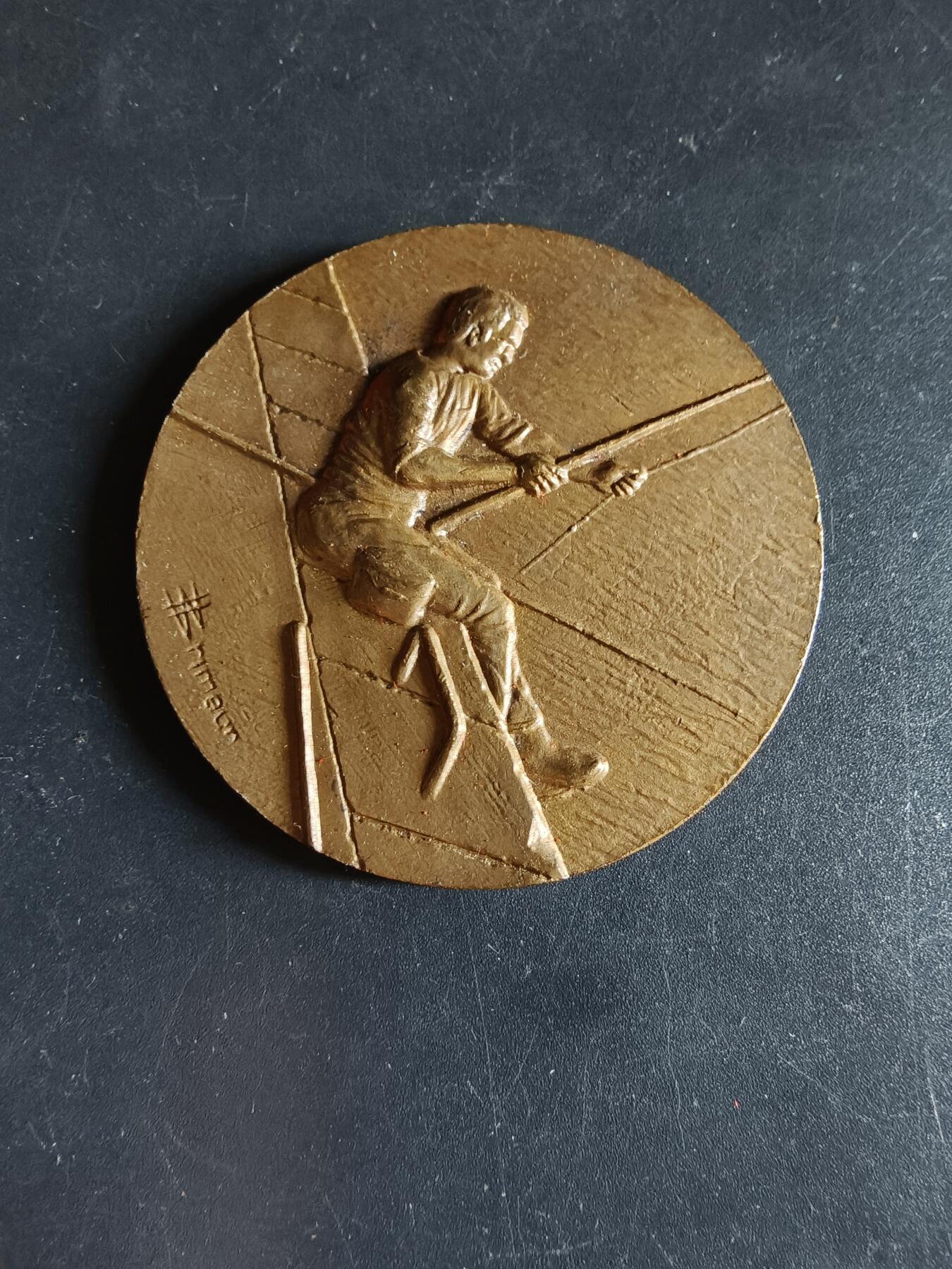 老王徽章第190期 法国钓鱼主题大铜章     原盒     直径50mm     重量55.9g