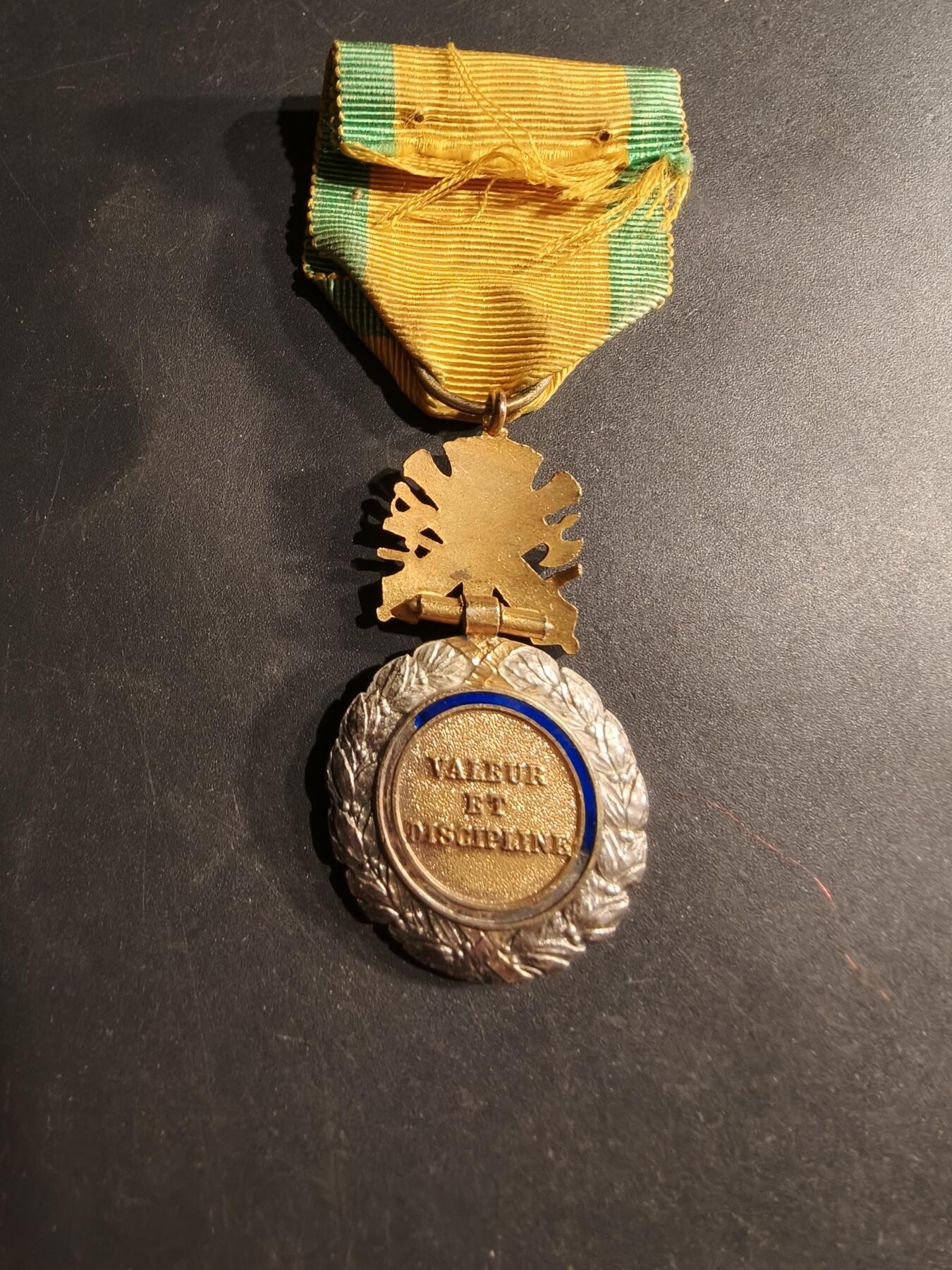 老王徽章第190期 法国军事奖章    三共时期    950银镀金珐琅     20.5g