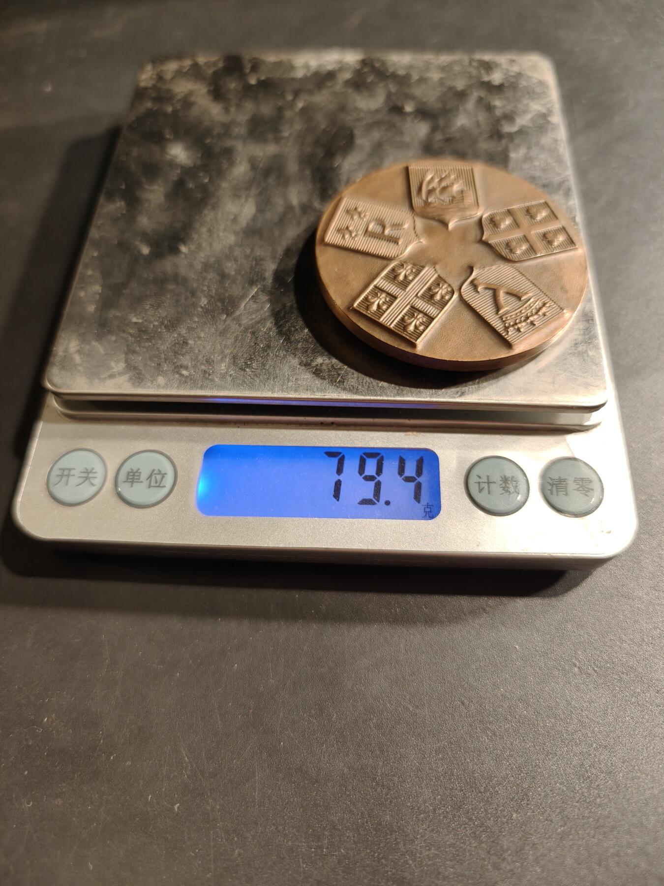 老王徽章第190期 法国多姆山省议会大铜章     直径50mm    重量79.4g