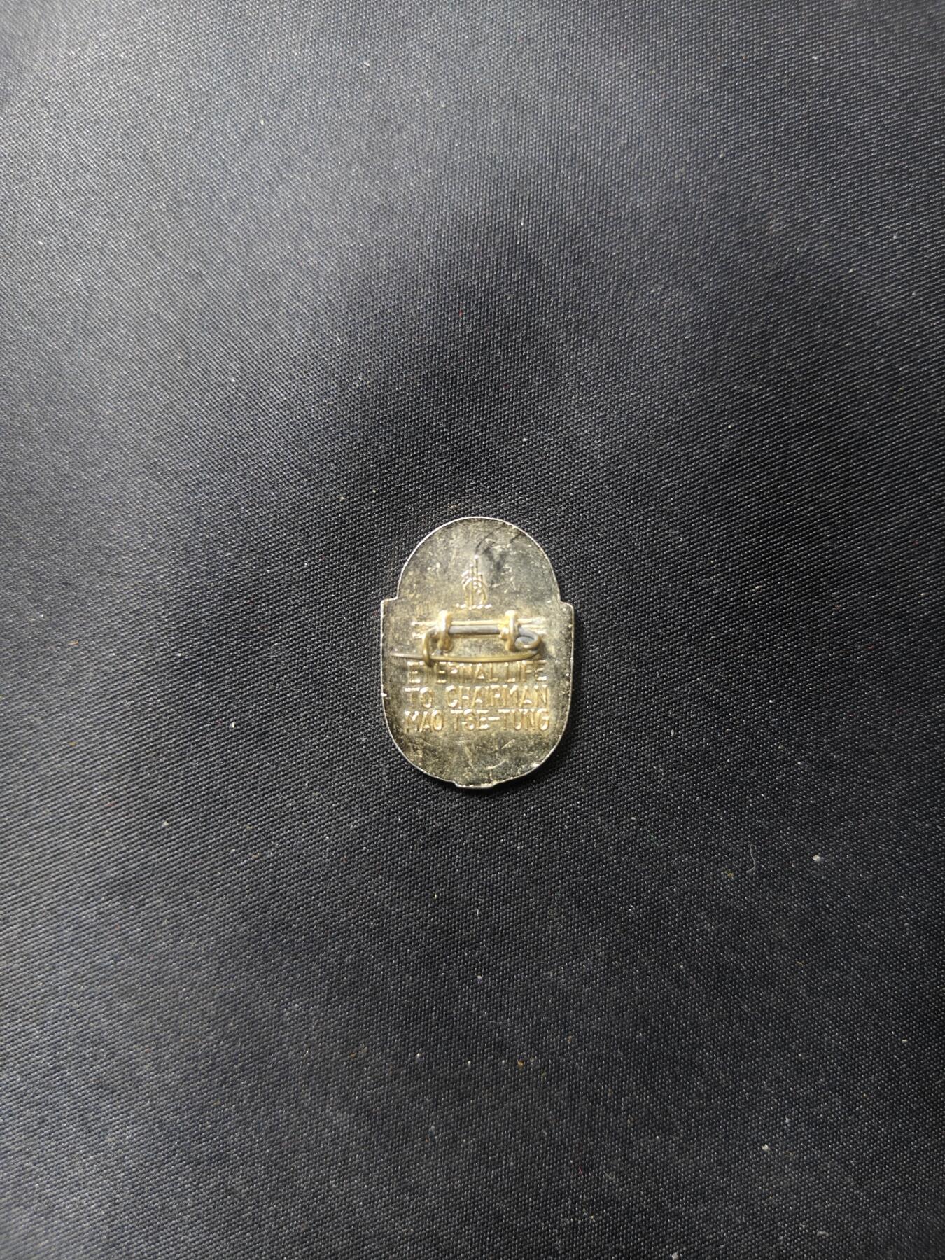 云宸嘉赏-勋臻文献佳藏优品精选场次（低佣 转发佣金红包） 精品异型外文像章”毛主席永垂不朽“--仅配发给当时驻德外事人员、赠与外国友人 