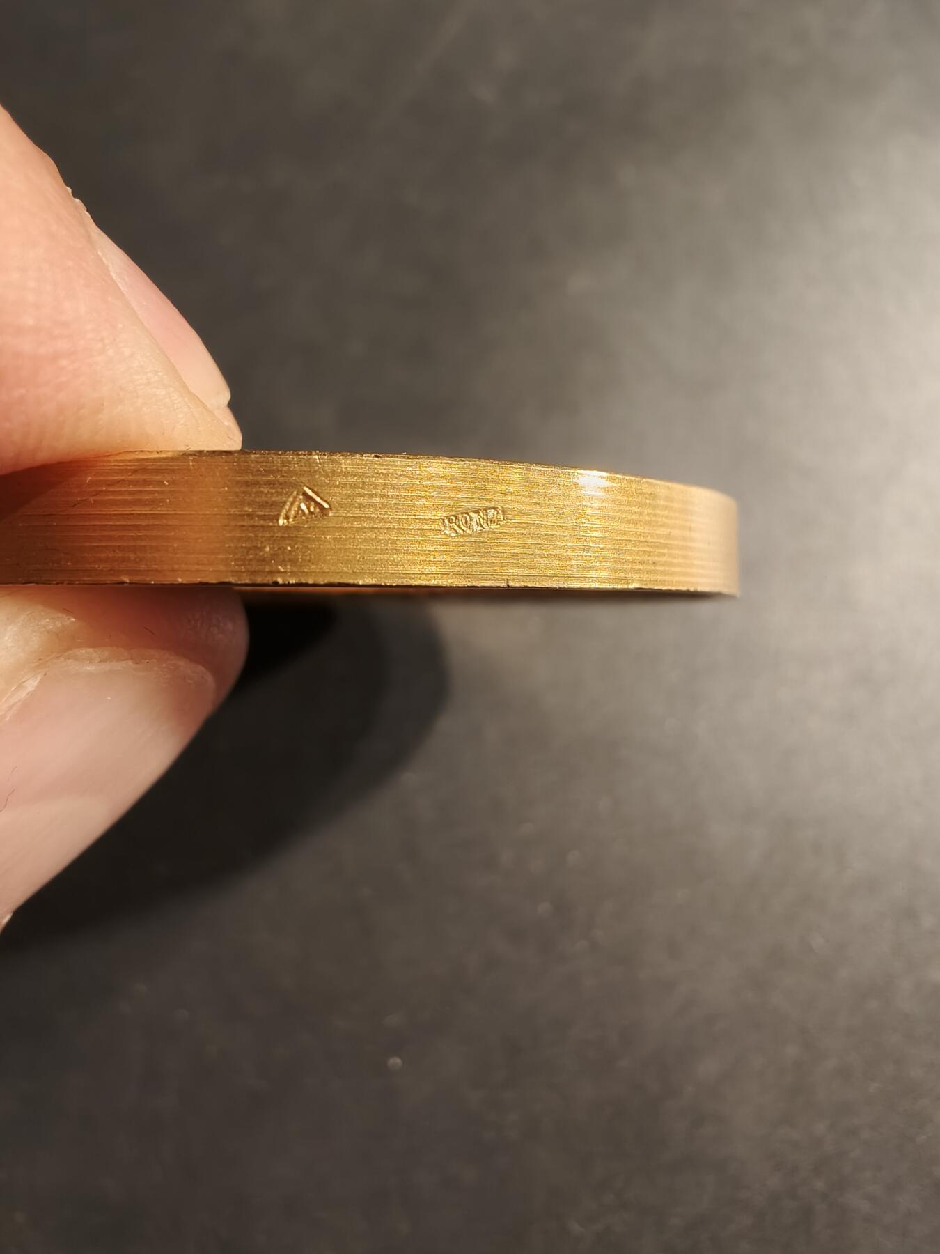 老王徽章第190期 法国电气网络、发电厂、公共与工业电气工程承包商联合会镀金大铜章     直径54mm     重量85.4g