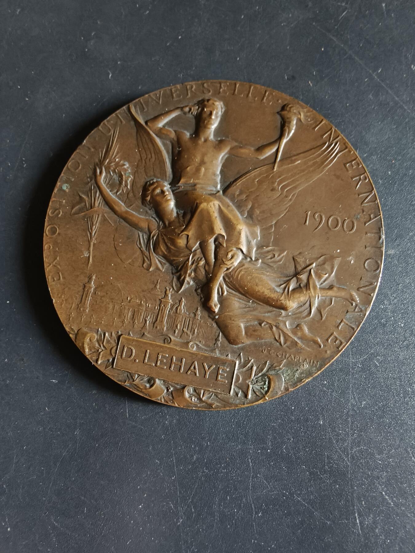 老王徽章第190期 法国1900巴黎国际博览会大铜章    大师夏普兰作品     直径64mm     重量99.3g