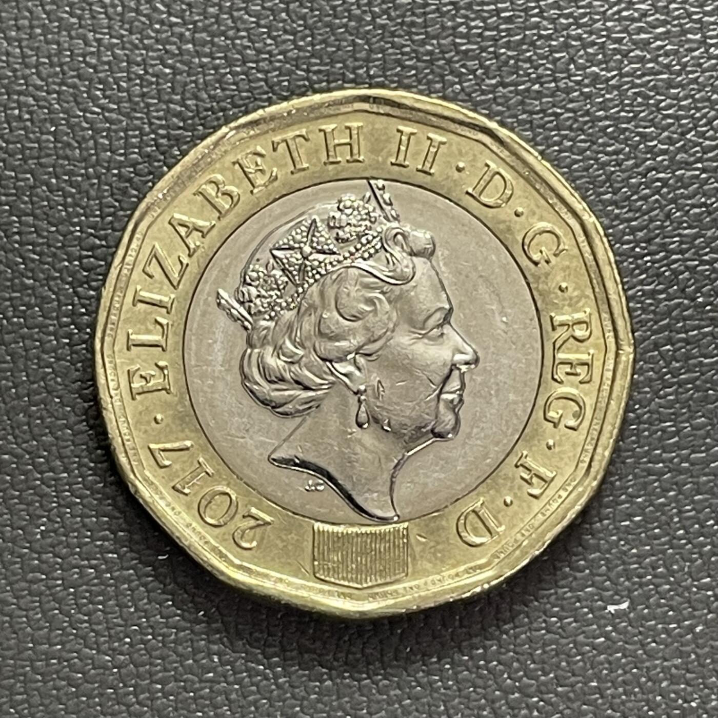 回流0328 全新 英国2017年新版1英镑双金属硬币