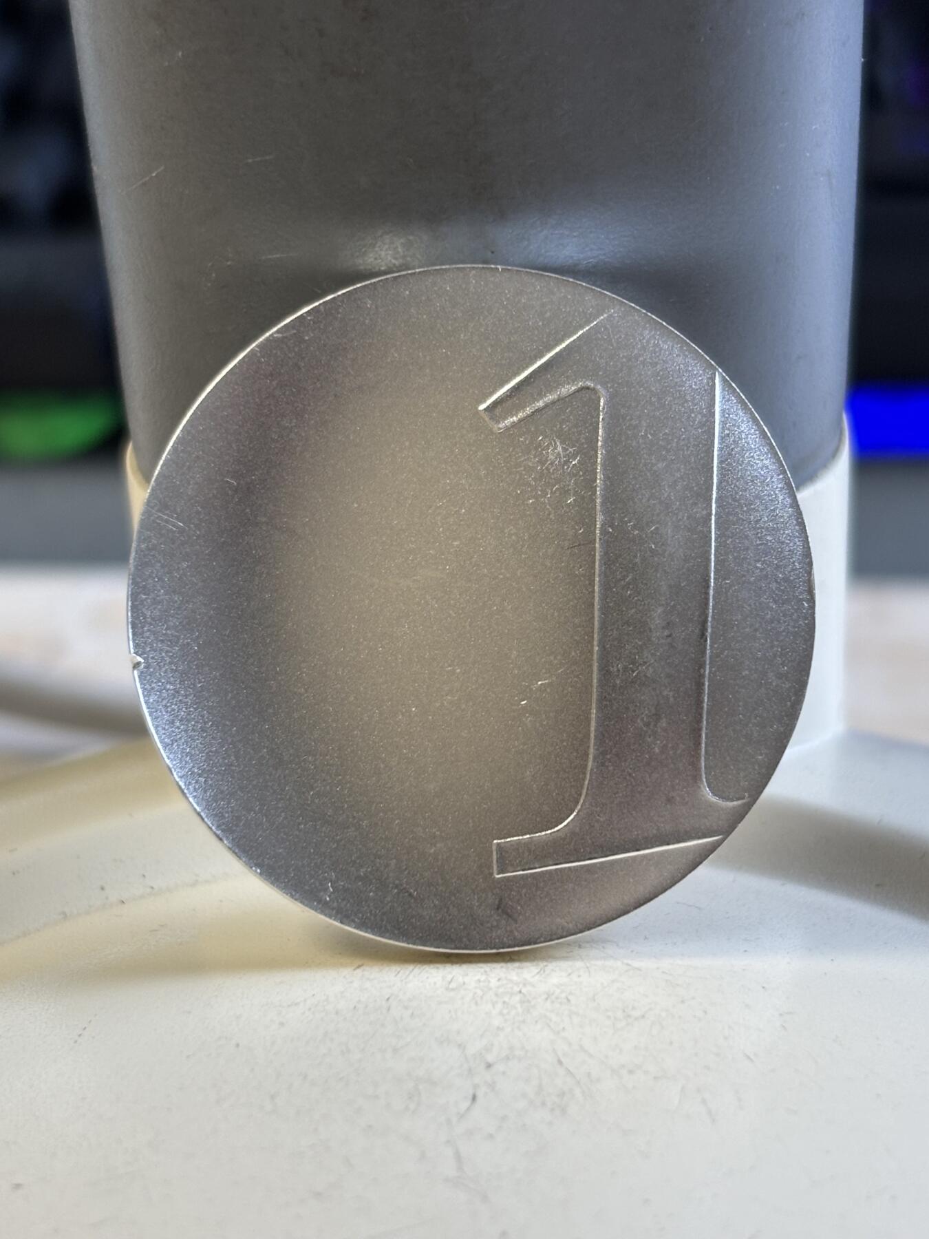 第194期拍卖 获奖法国2001最后的法郎波浪形纪念银币，17.77克，980银，发行49838枚，有磕碰磨损