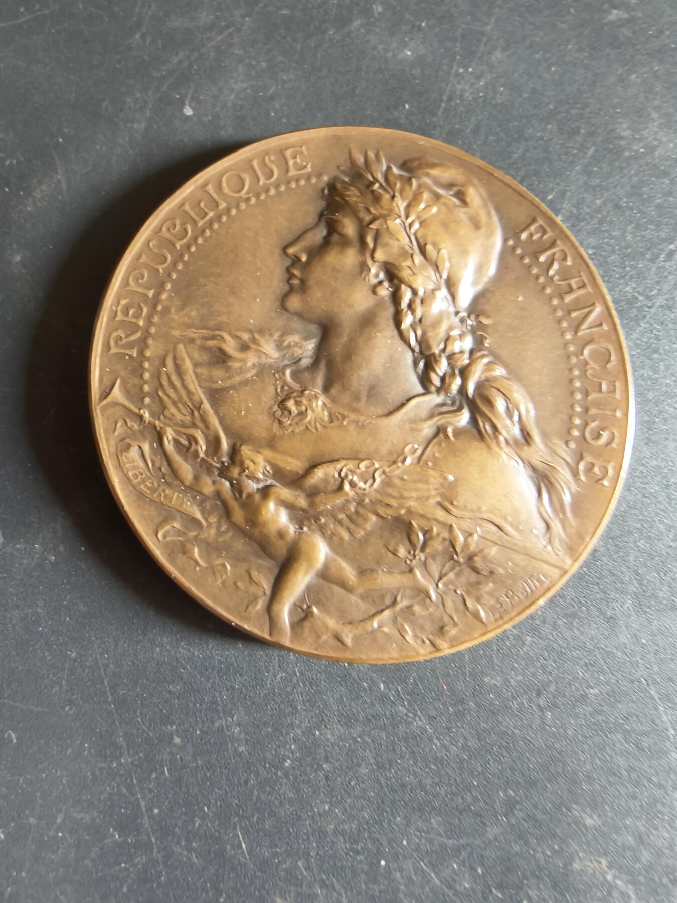 老王徽章第190期 法国兔业养殖协会大铜章     原盒    大师波特与里维特联合创作      直径50mm     重量70.6g