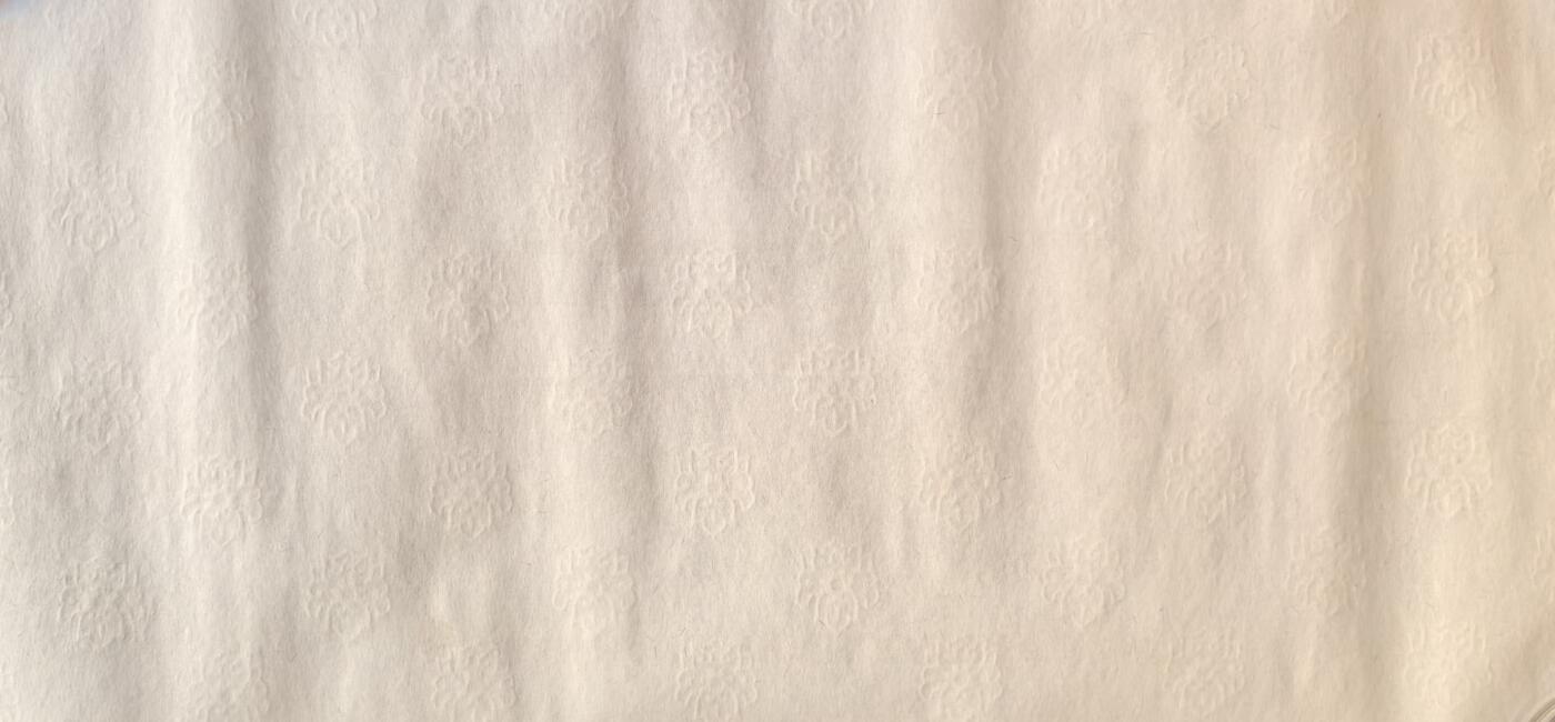 小福收藏拍卖第203期 裸钞场 本期有多张豹子号靓号 仅发行1000枚亚克力砖封蒙古20000图格里克帝国800周年纪念钞 瑞士200法郎 百慕大样钞洋葱冠全套 巴林首版大全套 卡塔尔四张套 越南 保加利亚 马其顿等多国精美纸币 越南国家印钞厂成立25周年单面礼品大钞 使用印钞纸印刷 尺寸大约25*54厘米 适合装裱悬挂或摆件 非常好看霸气 左下角不明显有一点 unc