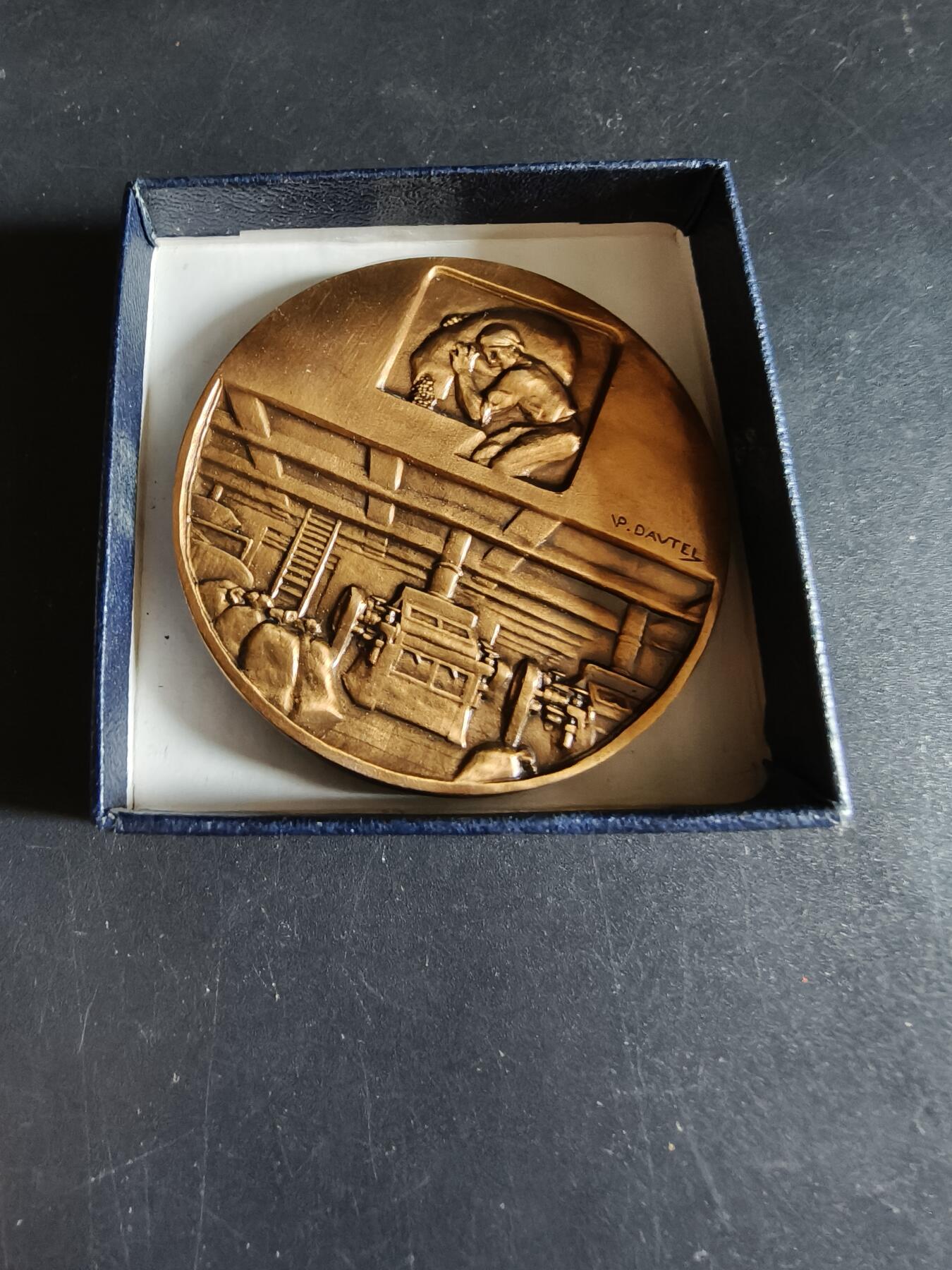 老王徽章第190期 法国磨坊主协会大铜章     原盒     直径50mm     重量71.4g