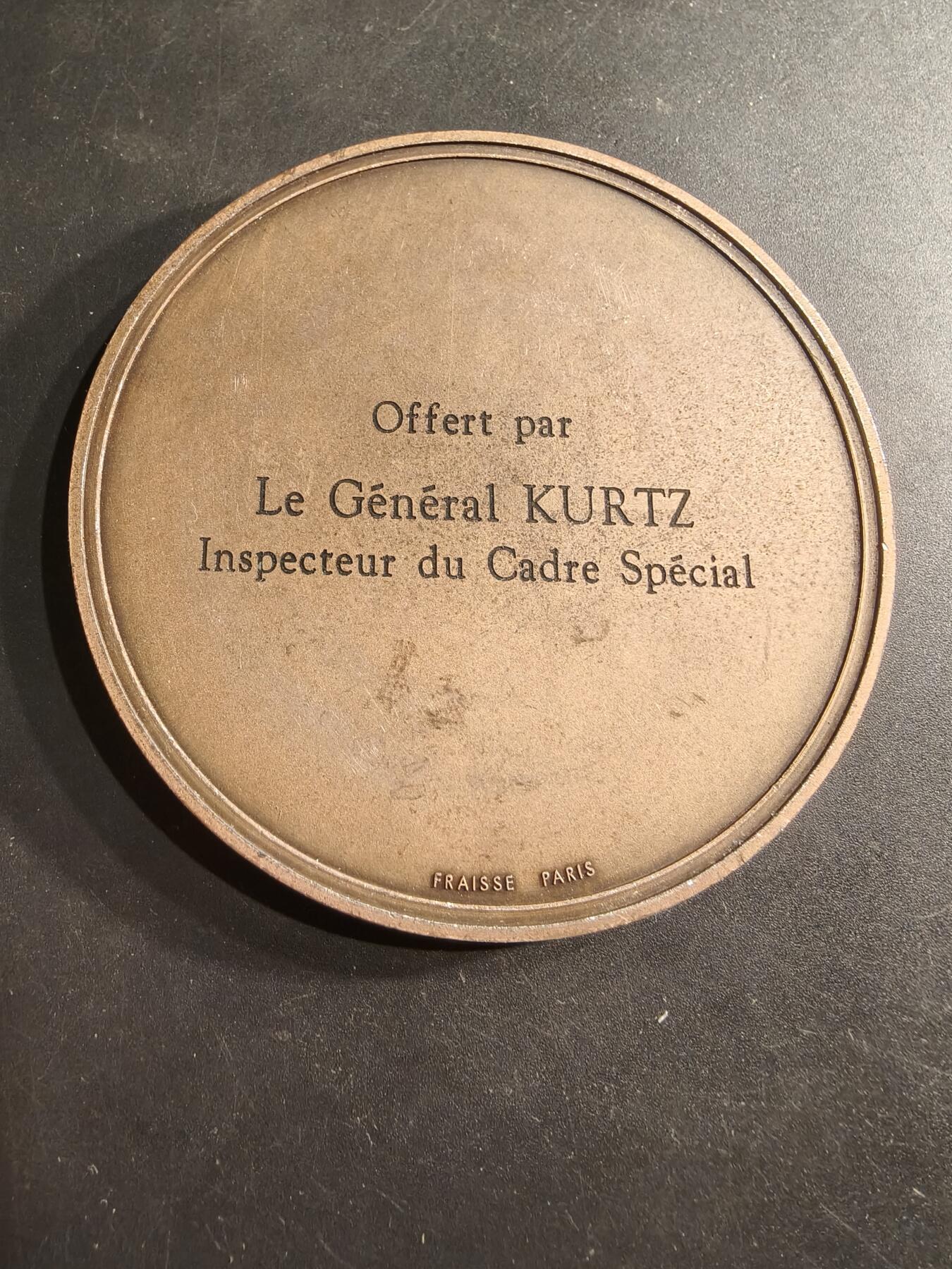 老王徽章第190期 法国陆军特别军官团视察组纪念章    由负责人库尔茨将军授予     直径80mm     重量126.5g