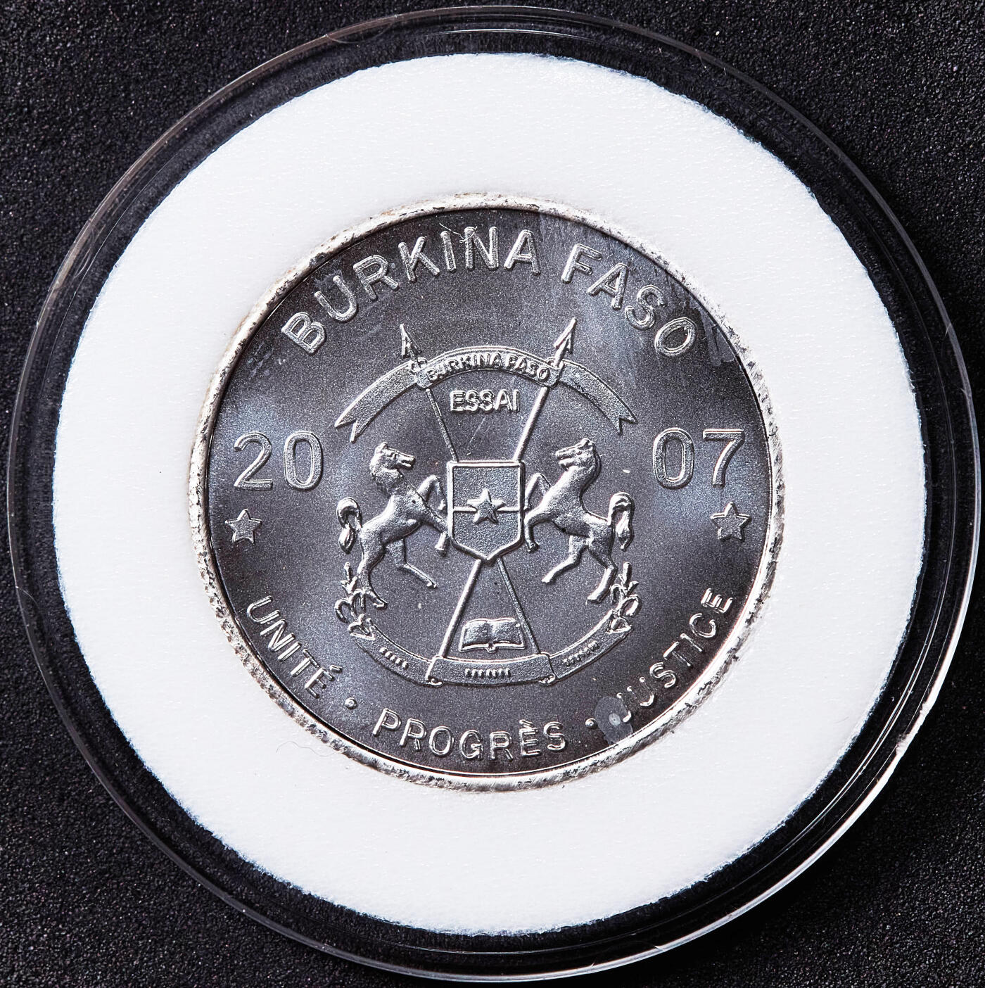 【俄甄集藏】2026年(050)04-01星期三 晚 19:30 全场包邮 布基纳法索2007年威廉·威尔伯福斯头像纪念废除黑奴200周年2500法郎银质样币，重7.8克，999银，发行量850枚