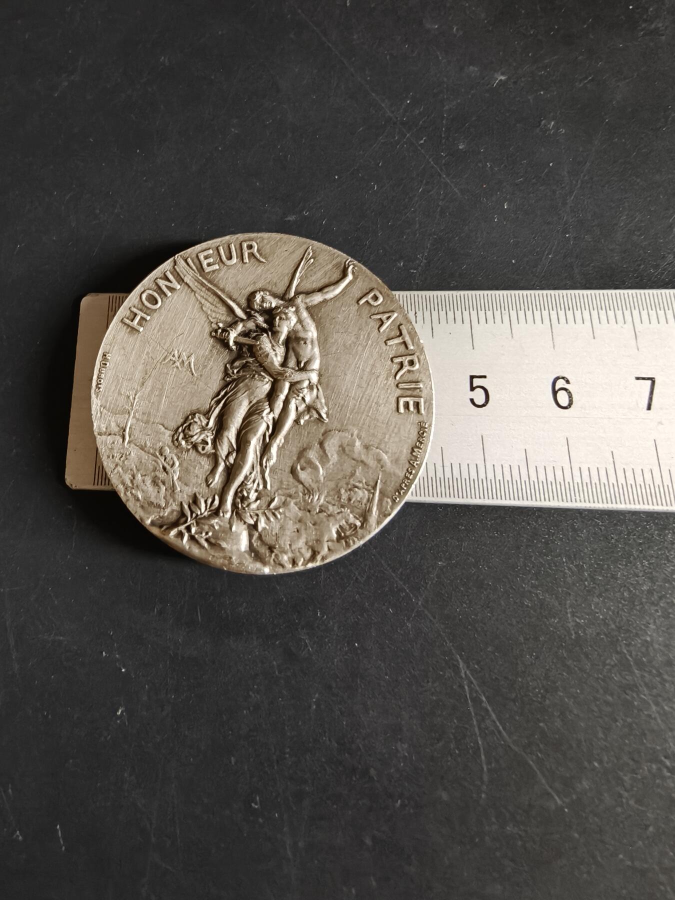 老王徽章第190期 法国射击协会镀银大铜章      大师亨利·杜布瓦作品     直径45mm      重量47.5g