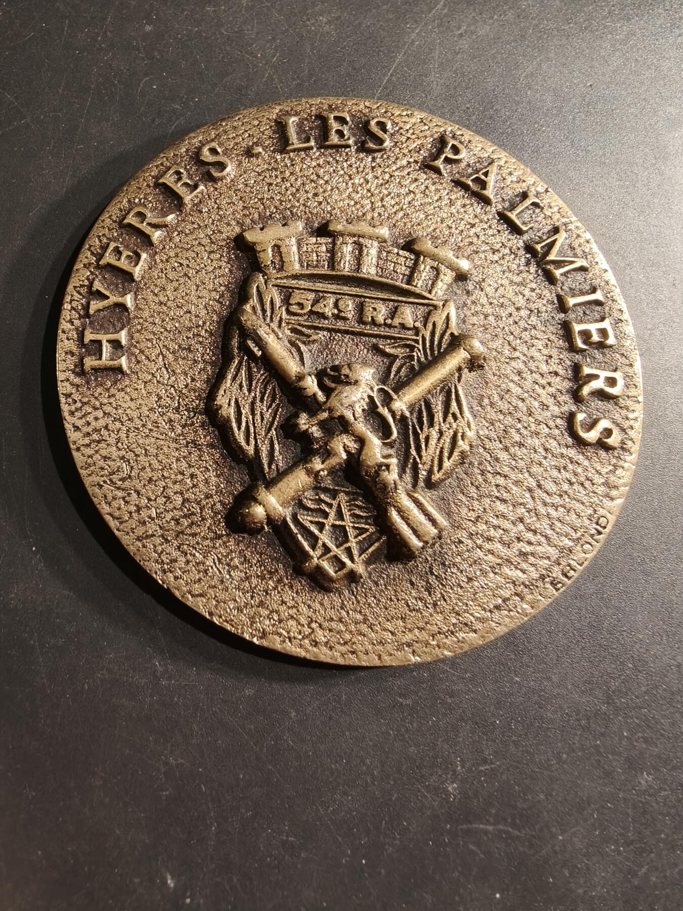 老王徽章第190期 法国陆军第54炮兵团纪念章     直径80mm    重量173.9g