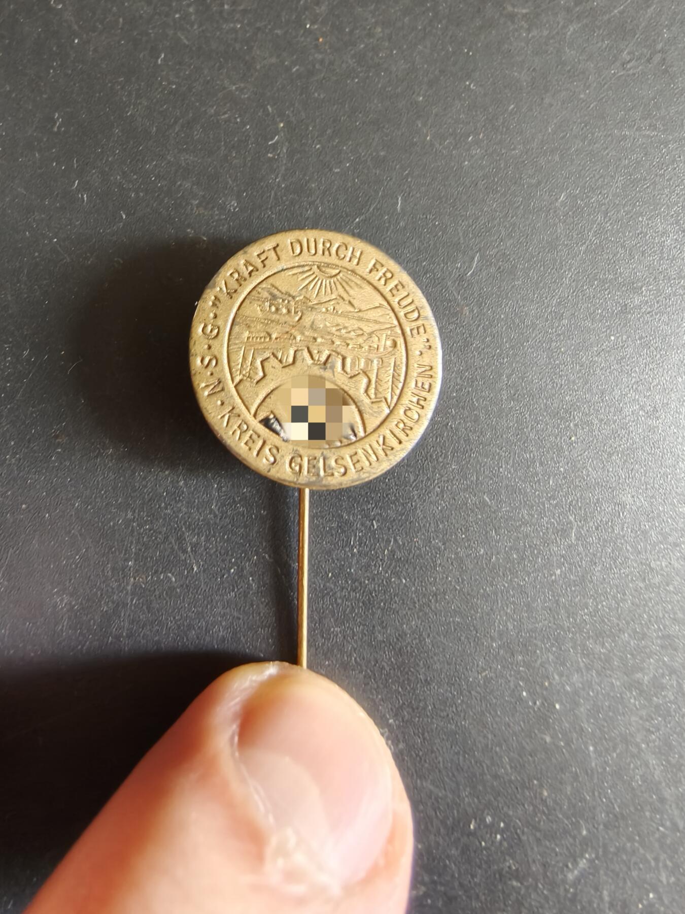 老王徽章第190期 德三德国劳动阵线“欢乐来自力量”组织针插