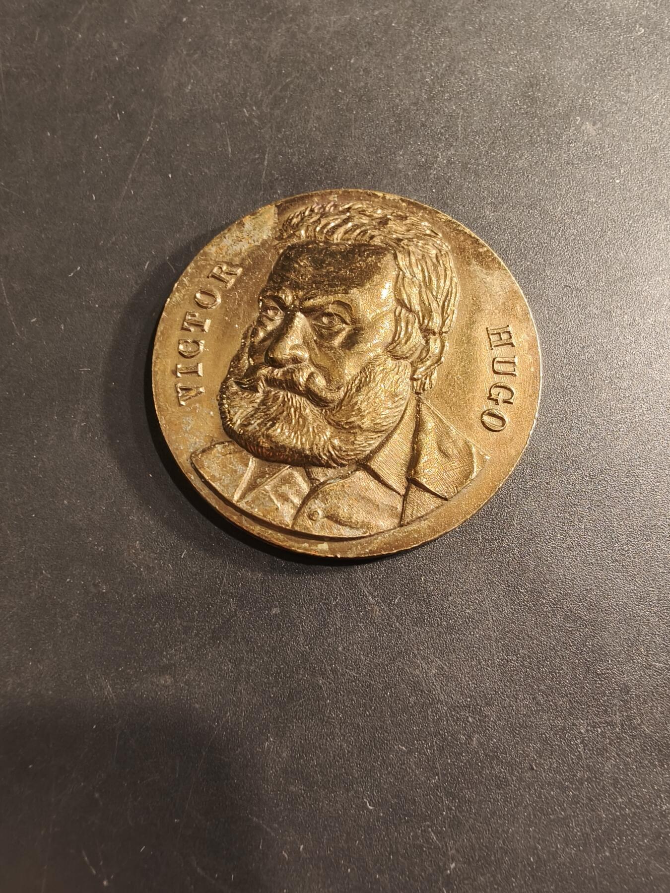 老王徽章第190期 法国维克多·雨果纪念章     直径39mm    重量24.8g