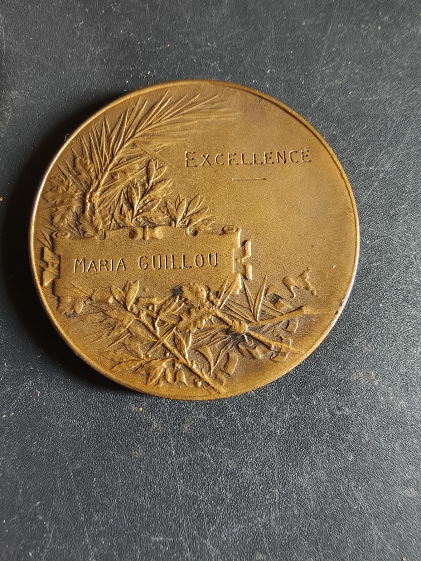 老王徽章第190期 法国奥尔良市戎装圣女贞德大铜章      原盒，盒子有损     直径36mm      重量22.5g