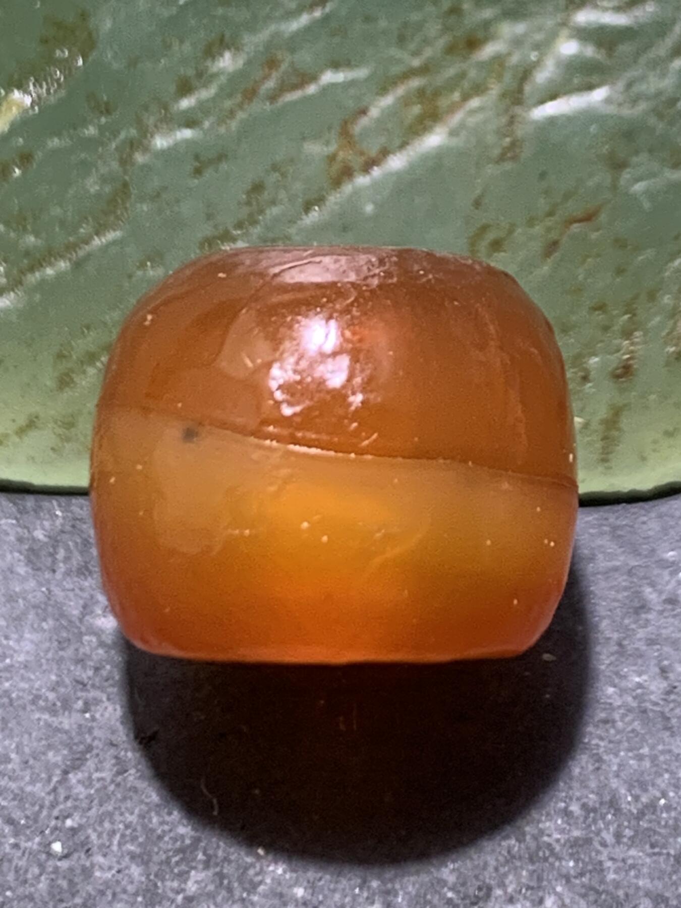 精美高玉化风化纹红白双色玛瑙老形桶珠一颗