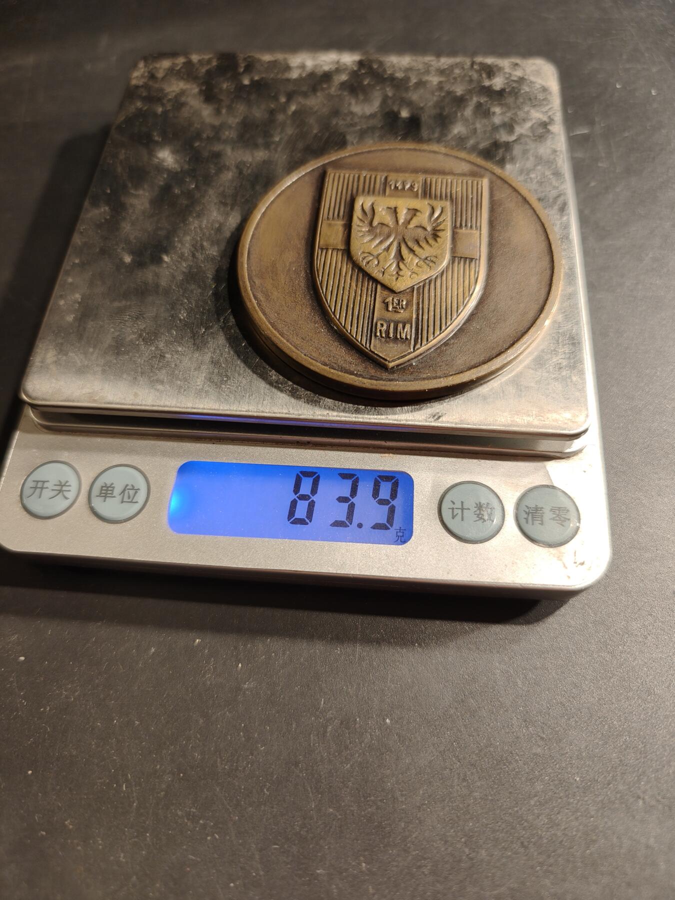 老王徽章第190期 法国第1步兵团纪念章    授予平斯曼上尉      直径58mm     重量83.9g