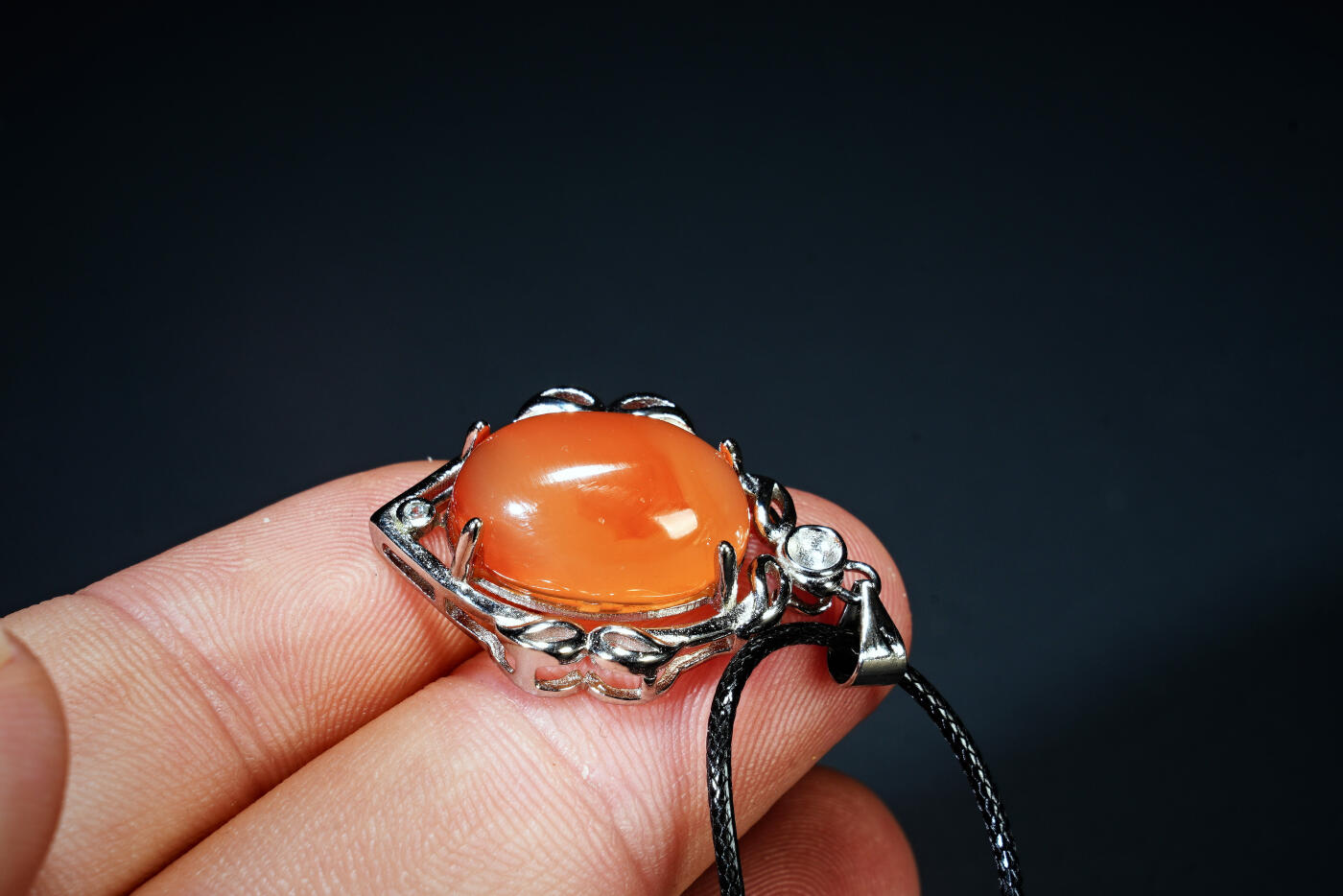 上海都达杂项专场六十九【全场包邮】 天然红玛瑙蛋面挂件94-161