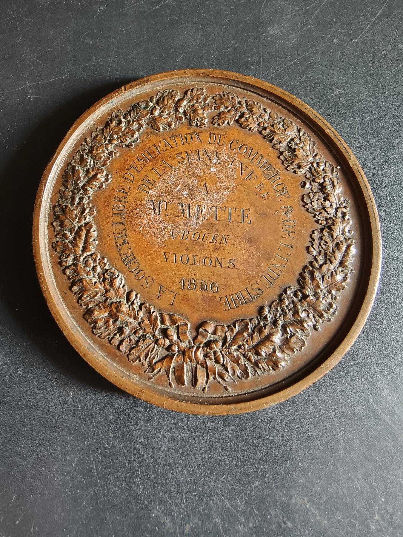 老王徽章第190期 法国1866年鲁昂市工业协会大铜章     原盒      手指铜标     直径68mm     重量159.5g