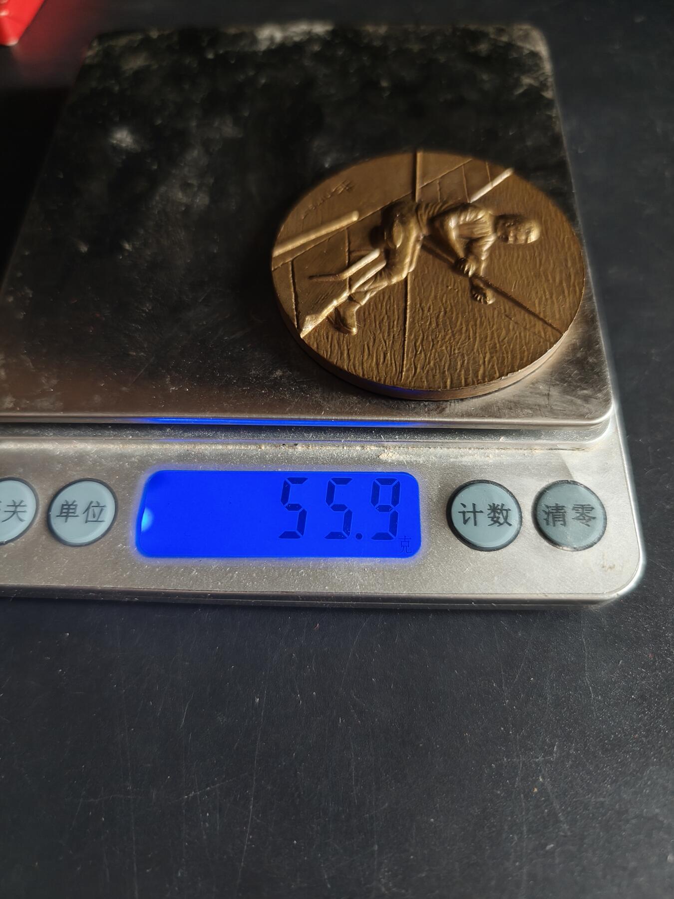 老王徽章第190期 法国钓鱼主题大铜章     原盒     直径50mm     重量55.9g