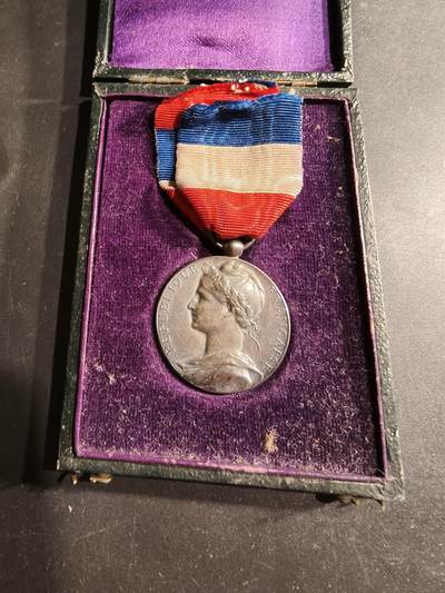 老王徽章第190期 - 法国银级劳工奖章     原盒   少见19世纪版本     950银     12.7g