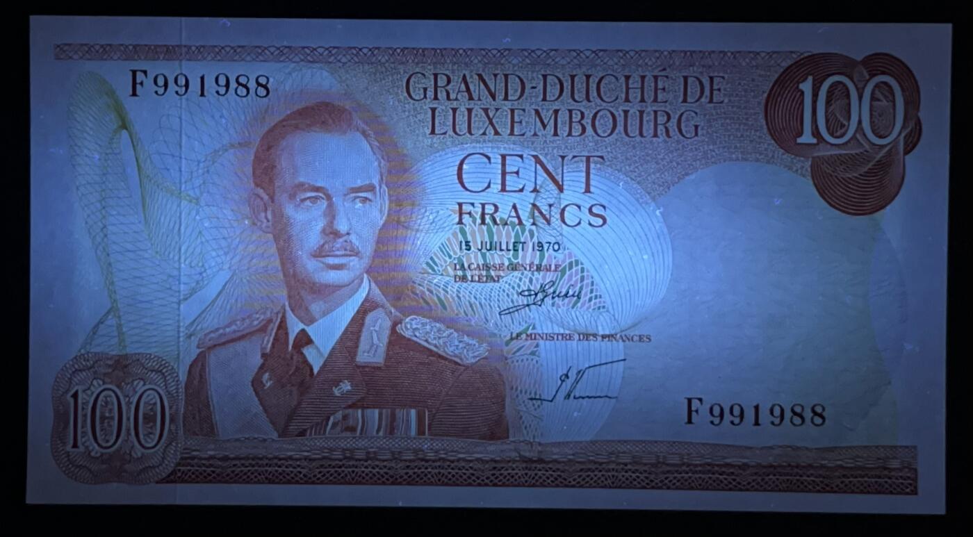 小福收藏拍卖第203期 裸钞场 本期有多张豹子号靓号 仅发行1000枚亚克力砖封蒙古20000图格里克帝国800周年纪念钞 瑞士200法郎 百慕大样钞洋葱冠全套 巴林首版大全套 卡塔尔四张套 越南 保加利亚 马其顿等多国精美纸币 卢森堡 1970年 100法郎 该版最高值 数3 靓号 年份号991988  unc