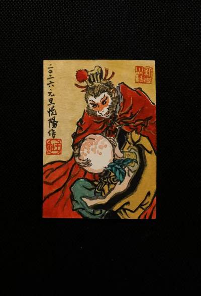 秋原瞳的小店第三十九期（老家的风，每次回去都能心灵得到治愈，吹起曾经童年那个最美好的回忆） - 精品手绘——王悦阳老师精绘之大圣献桃，实物灵动调皮，深得戴敦邦老师真传，卡背提字笔力遒劲，彫仙与独行正明师父，王老师暂时停接小卡