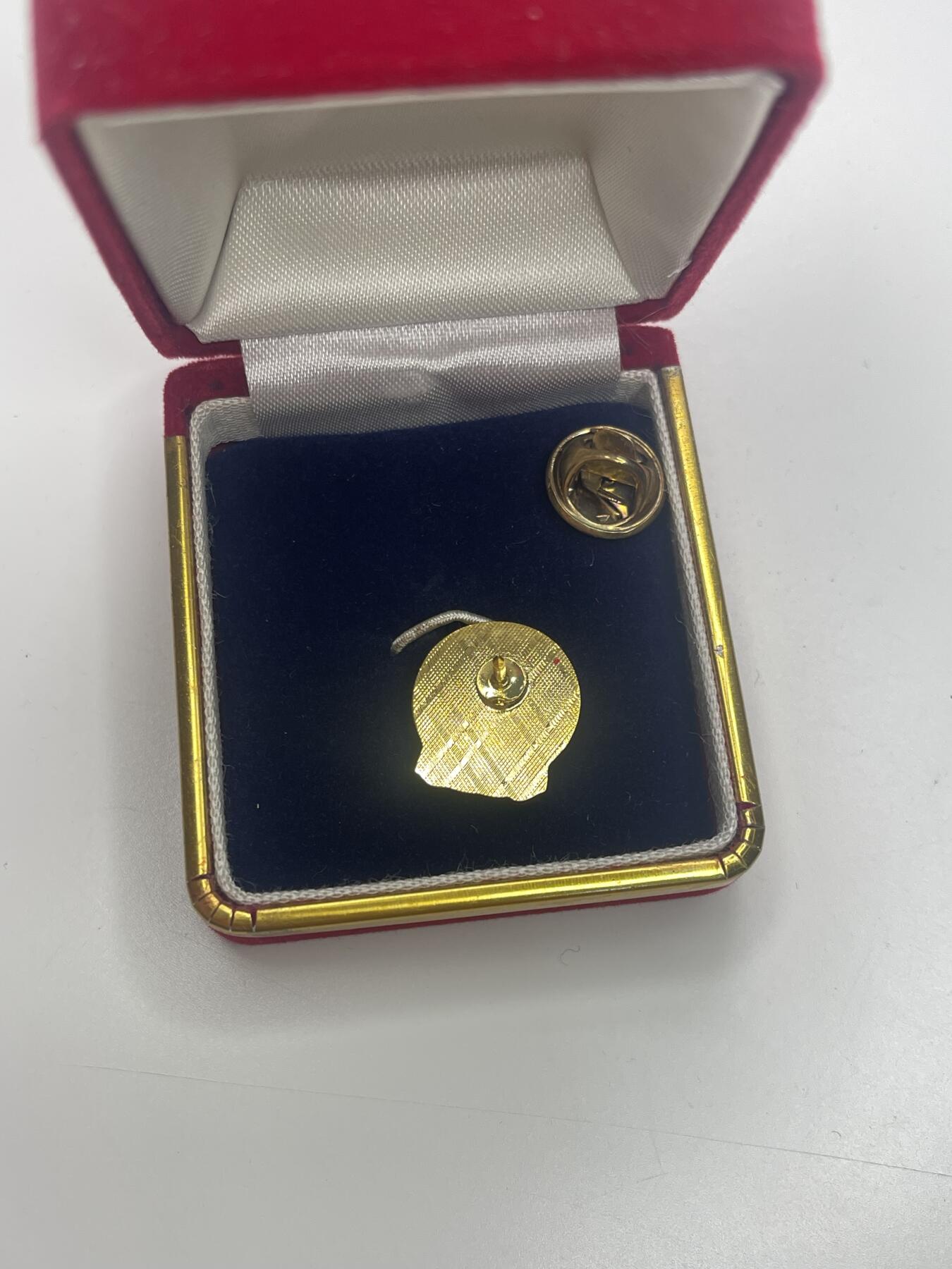 新时代收藏快速小拍 拍卖本周一线所得新货 3月29日场 精装代表徽章 带原盒