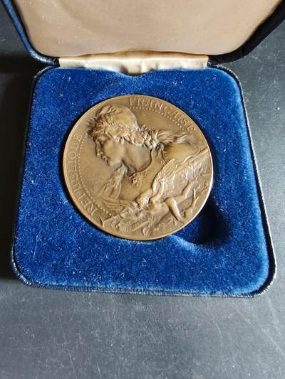 老王徽章第190期 - 法国兔业养殖协会大铜章     原盒    大师波特与里维特联合创作      直径50mm     重量70.6g