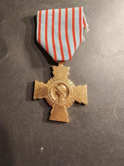 老王徽章第190期 - 法国战斗十字奖章