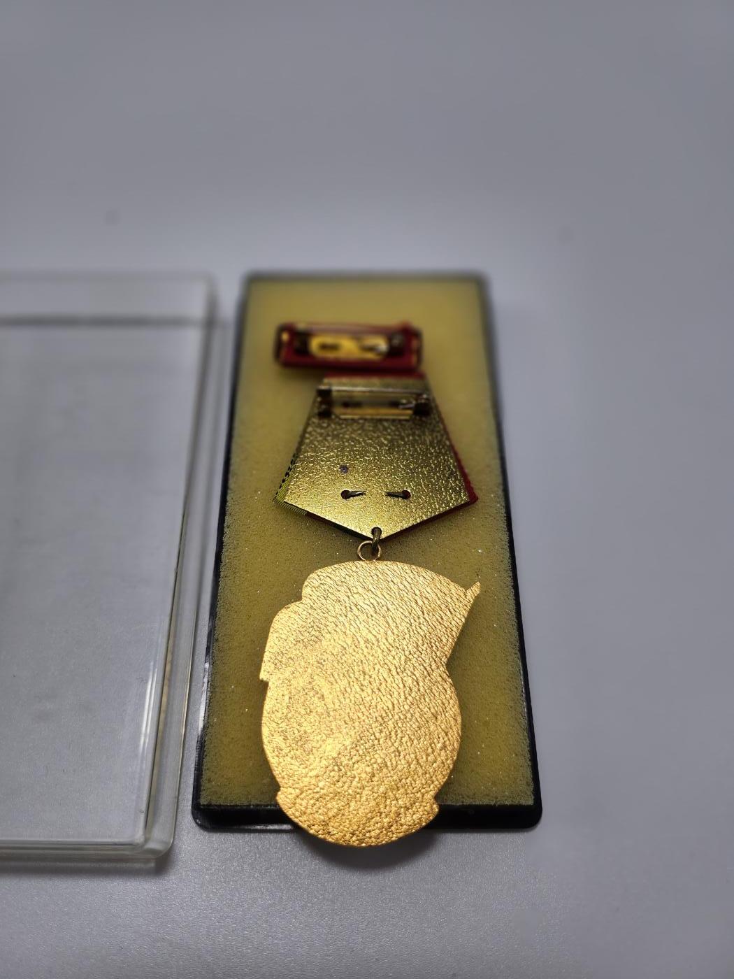 南水社第4次拍卖  民主德国三级劳动红旗勋章 完好带盒