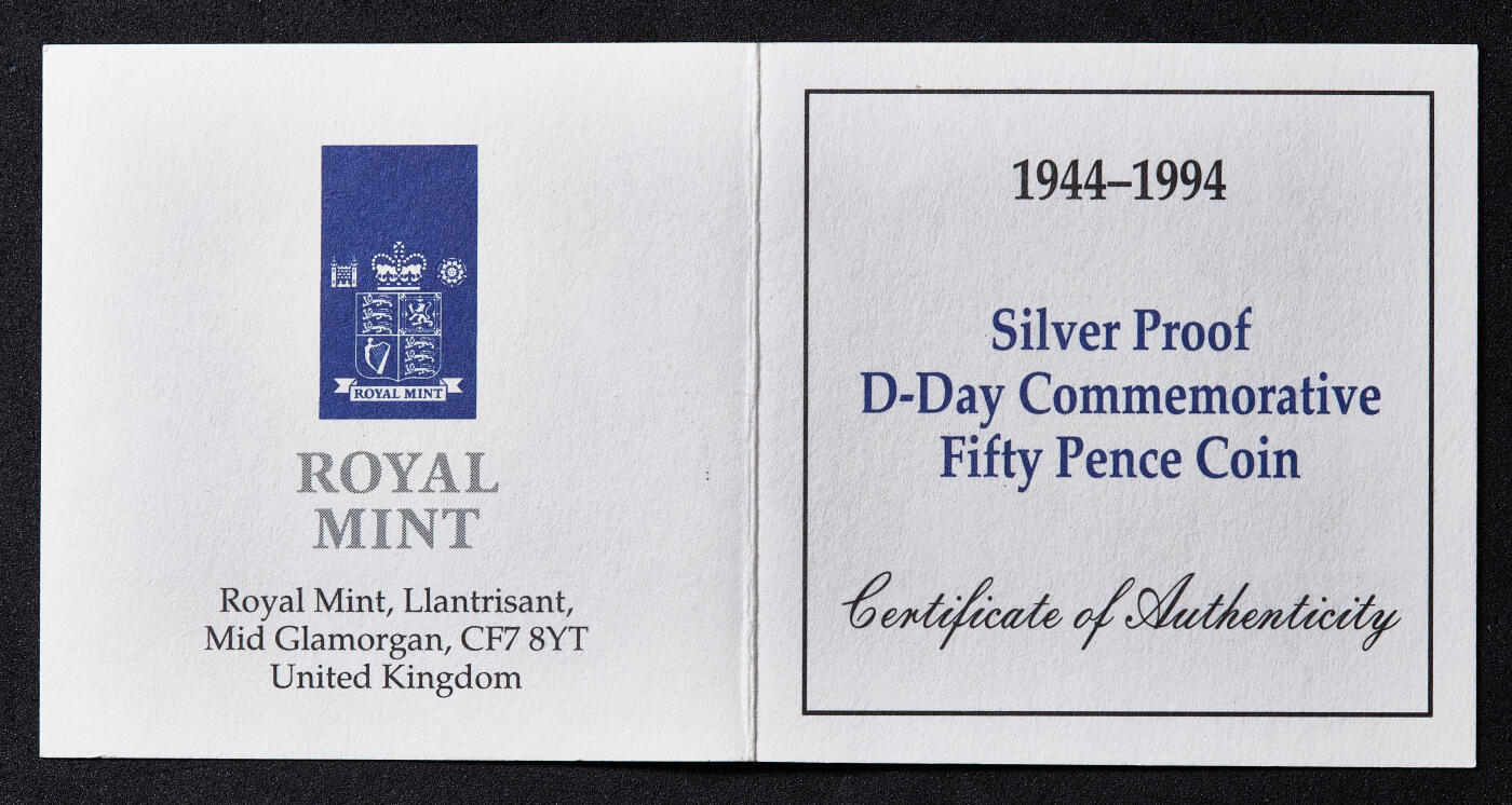 【俄甄集藏】2026年(050)04-01星期三 晚 19:30 全场包邮 英国1994年纪念诺曼底登陆D日胜利50周年50便士精制银币，原盒证，重13.5克，925银，发行量40000枚